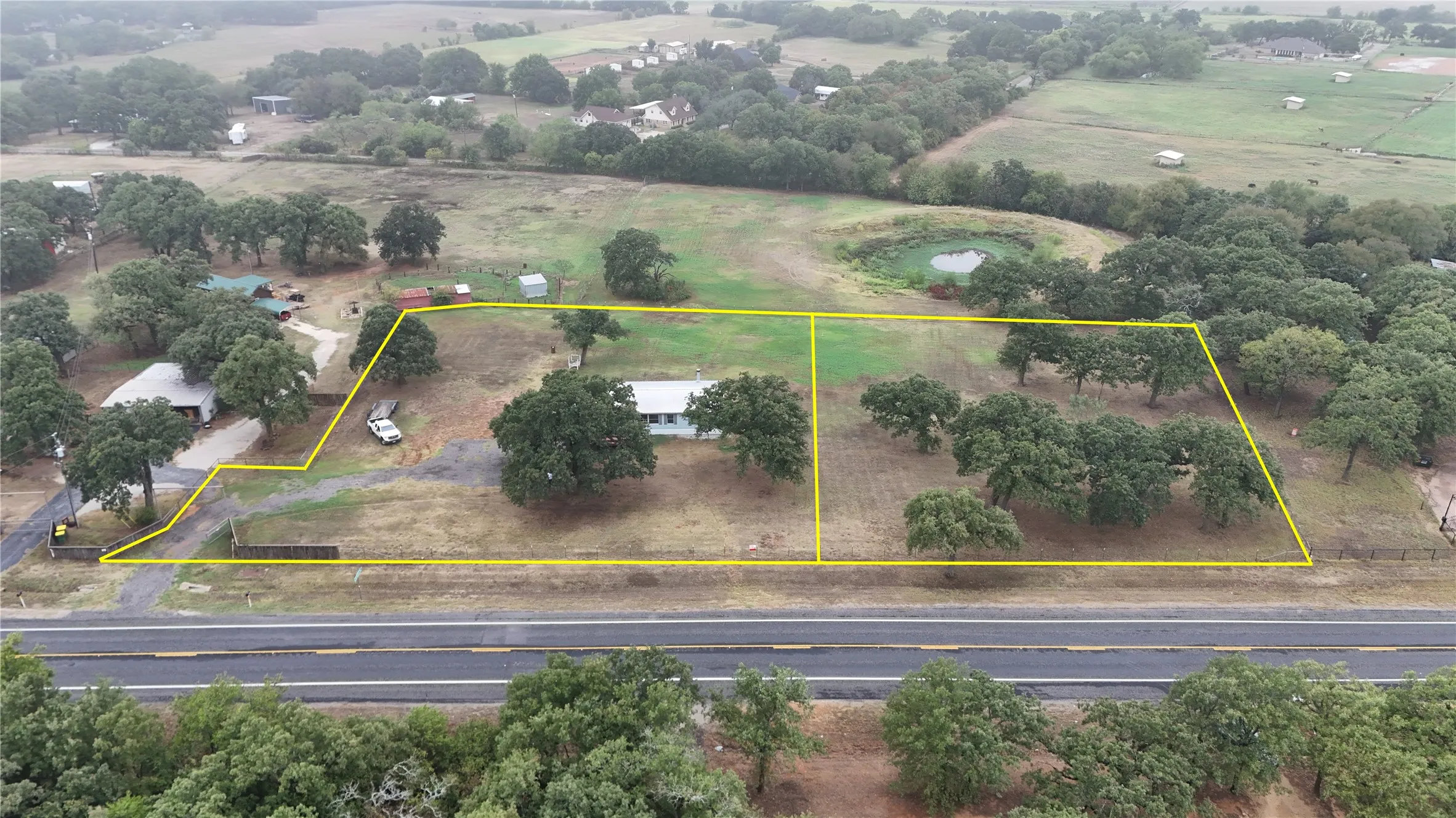 Mobile Home For Sale in Johnson County , 3806 E Fm 4 1, Cleburne, Texas 76031, 3 Bedroom, 2 Bathroom, Garage spaces, 1,570 Sqft, built in 1999, mls#21403794, Real Estate Agent in Cleburne, Homes For Sale in Johnson county, Homes For Sale in Cleburne, Realtor in Cleburne Texas, Real Estate Brokerage Independent Realty Texas, Luminita Cordes Realtor