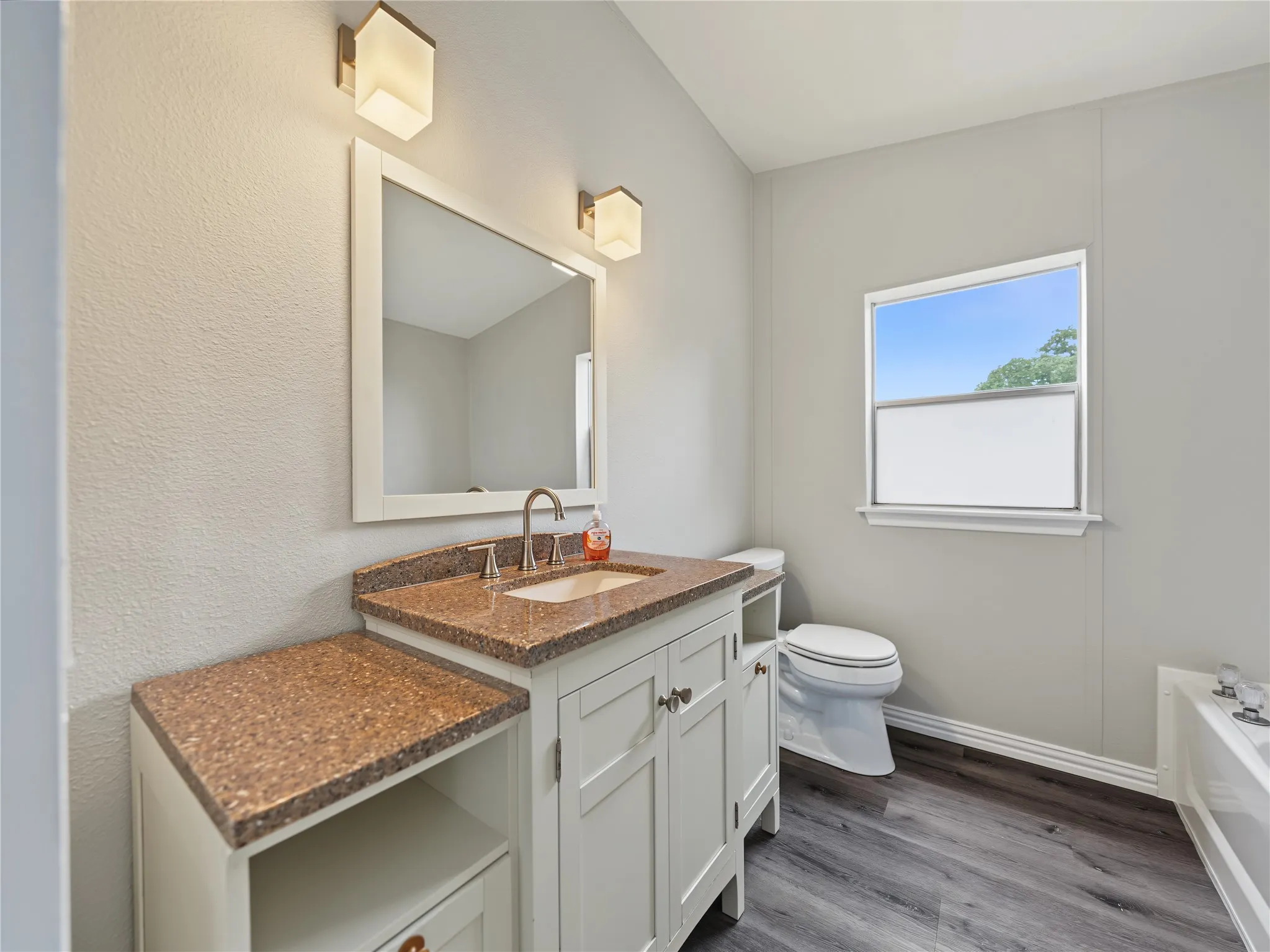 Mobile Home For Sale in Johnson County , 3806 E Fm 4 1, Cleburne, Texas 76031, 3 Bedroom, 2 Bathroom, Garage spaces, 1,570 Sqft, built in 1999, mls#21403794, Real Estate Agent in Cleburne, Homes For Sale in Johnson county, Homes For Sale in Cleburne, Realtor in Cleburne Texas, Real Estate Brokerage Independent Realty Texas, Luminita Cordes Realtor