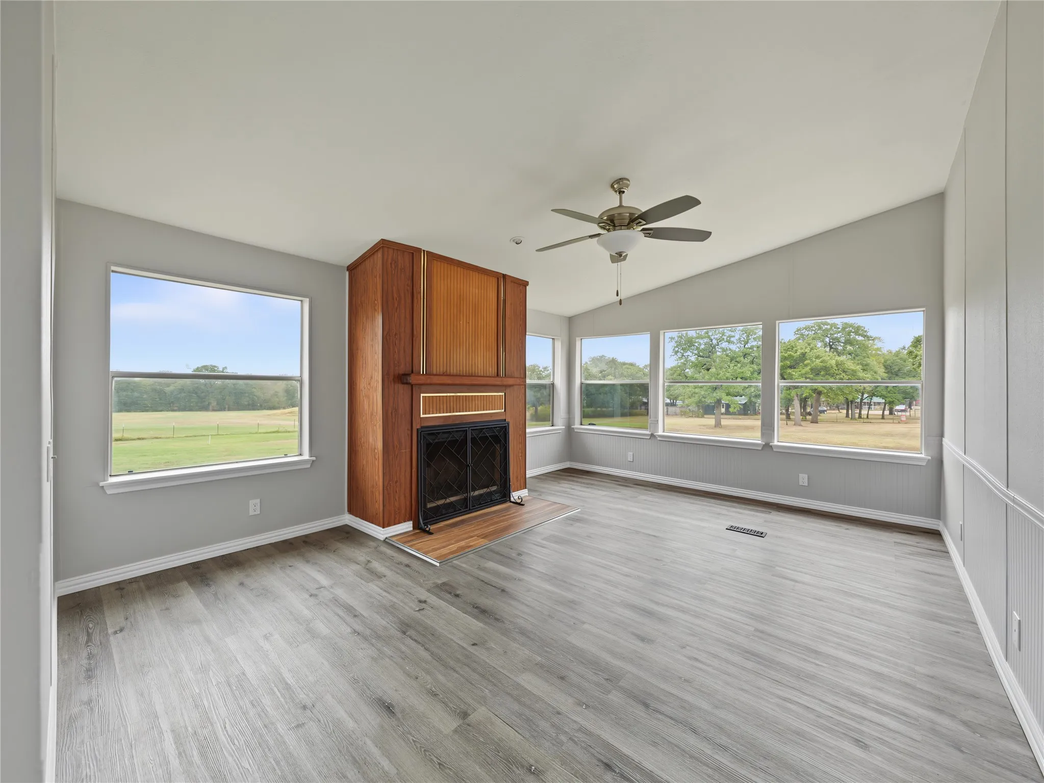 Mobile Home For Sale in Johnson County , 3806 E Fm 4 1, Cleburne, Texas 76031, 3 Bedroom, 2 Bathroom, Garage spaces, 1,570 Sqft, built in 1999, mls#21403794, Real Estate Agent in Cleburne, Homes For Sale in Johnson county, Homes For Sale in Cleburne, Realtor in Cleburne Texas, Real Estate Brokerage Independent Realty Texas, Luminita Cordes Realtor