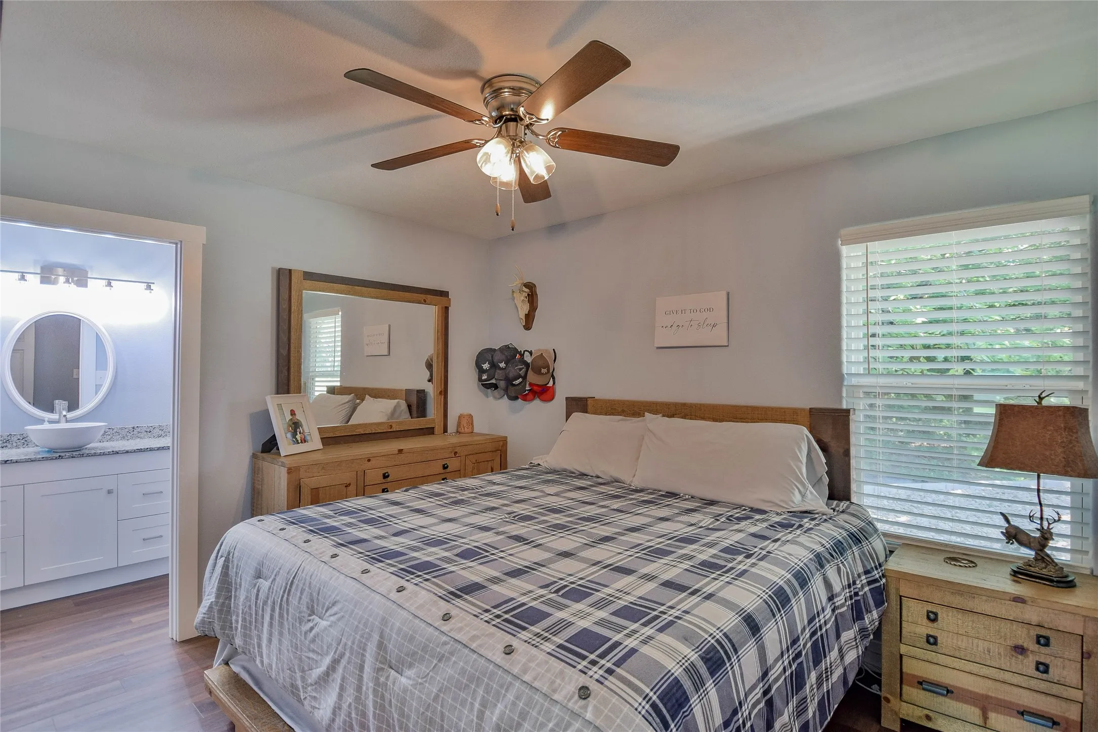 Single Family Residence For Rent in Hood County , 903 Comanche Cove Drive, Granbury, Texas 76048, 2 Bedroom, 2 Bathroom, Garage spaces, 1,045 Sqft, built in 2022, mls#21404122, Real Estate Agent in Granbury, Homes For Rent in Hood county, Homes For Rent in Granbury, Realtor in Granbury Texas, Real Estate Brokerage Independent Realty Texas, Luminita Cordes Realtor