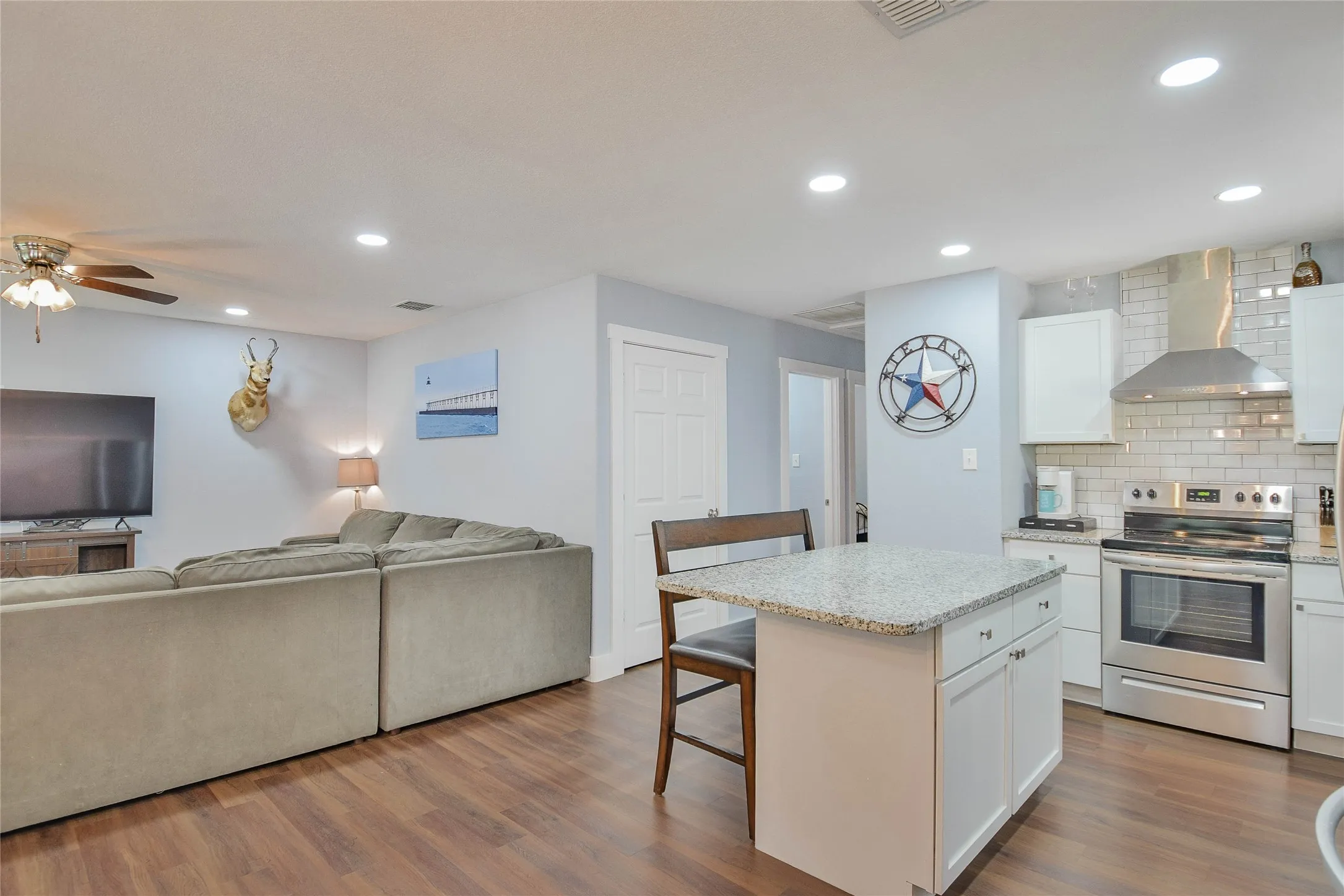 Single Family Residence For Rent in Hood County , 903 Comanche Cove Drive, Granbury, Texas 76048, 2 Bedroom, 2 Bathroom, Garage spaces, 1,045 Sqft, built in 2022, mls#21404122, Real Estate Agent in Granbury, Homes For Rent in Hood county, Homes For Rent in Granbury, Realtor in Granbury Texas, Real Estate Brokerage Independent Realty Texas, Luminita Cordes Realtor