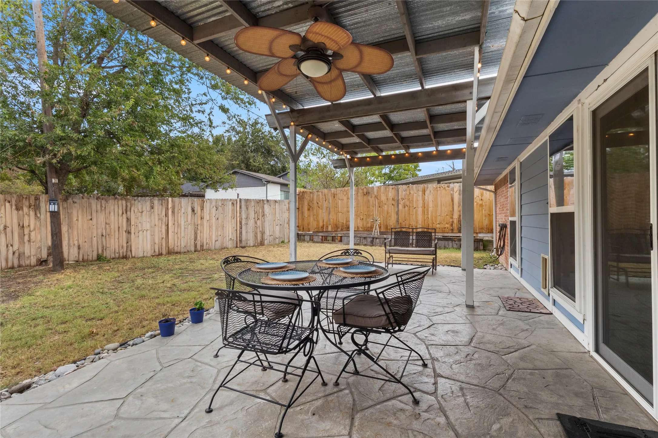 Single Family Residence For Sale in Collin County , 9790 Camfield Road, Frisco, Texas 75033, 3 Bedroom, 2 Bathroom, 2 Garage spaces, 1,761 Sqft, built in 1978, mls#21403200, Real Estate Agent in Frisco, Homes For Sale in Collin county, Homes For Sale in Frisco, Realtor in Frisco Texas, Real Estate Brokerage Independent Realty Texas, Luminita Cordes Realtor