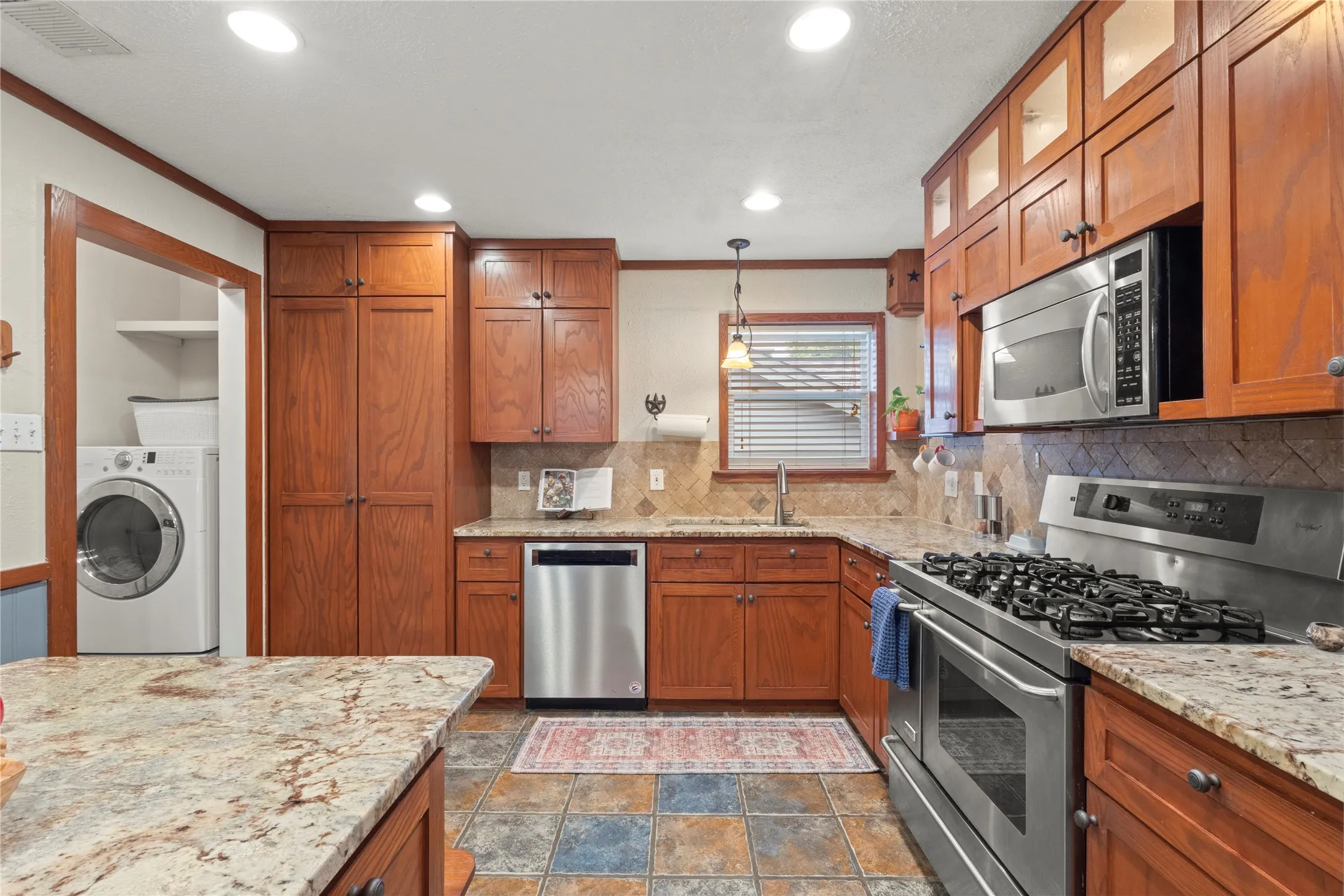 Single Family Residence For Sale in Collin County , 9790 Camfield Road, Frisco, Texas 75033, 3 Bedroom, 2 Bathroom, 2 Garage spaces, 1,761 Sqft, built in 1978, mls#21403200, Real Estate Agent in Frisco, Homes For Sale in Collin county, Homes For Sale in Frisco, Realtor in Frisco Texas, Real Estate Brokerage Independent Realty Texas, Luminita Cordes Realtor