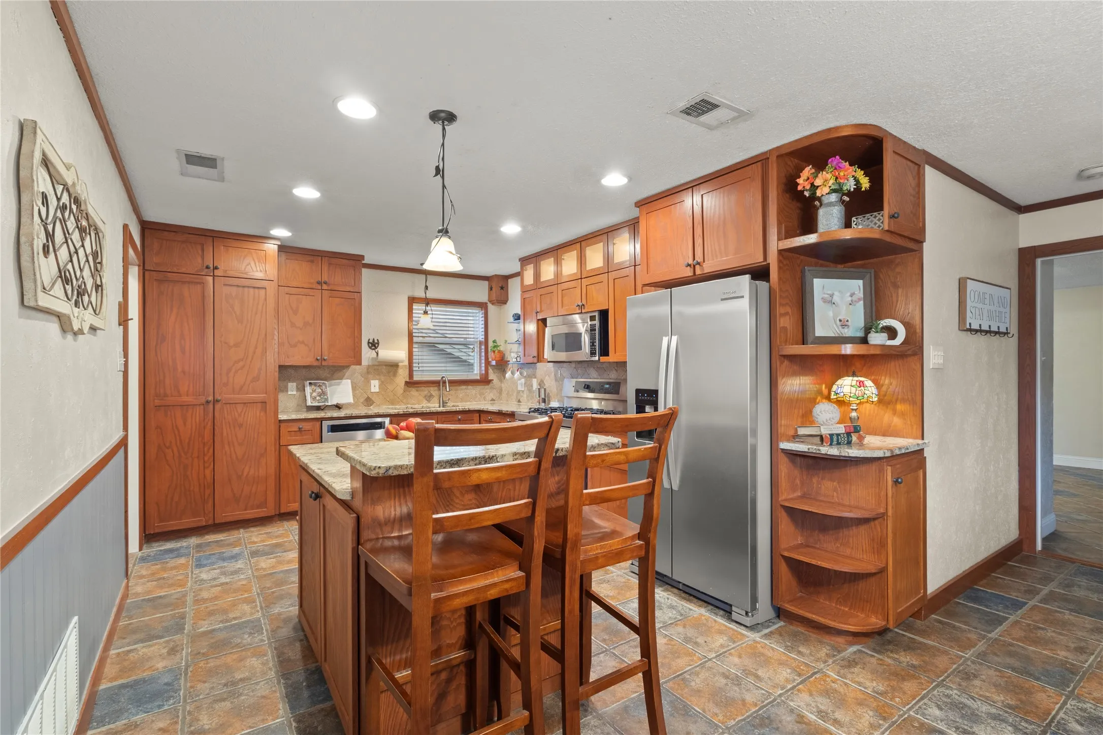 Single Family Residence For Sale in Collin County , 9790 Camfield Road, Frisco, Texas 75033, 3 Bedroom, 2 Bathroom, 2 Garage spaces, 1,761 Sqft, built in 1978, mls#21403200, Real Estate Agent in Frisco, Homes For Sale in Collin county, Homes For Sale in Frisco, Realtor in Frisco Texas, Real Estate Brokerage Independent Realty Texas, Luminita Cordes Realtor