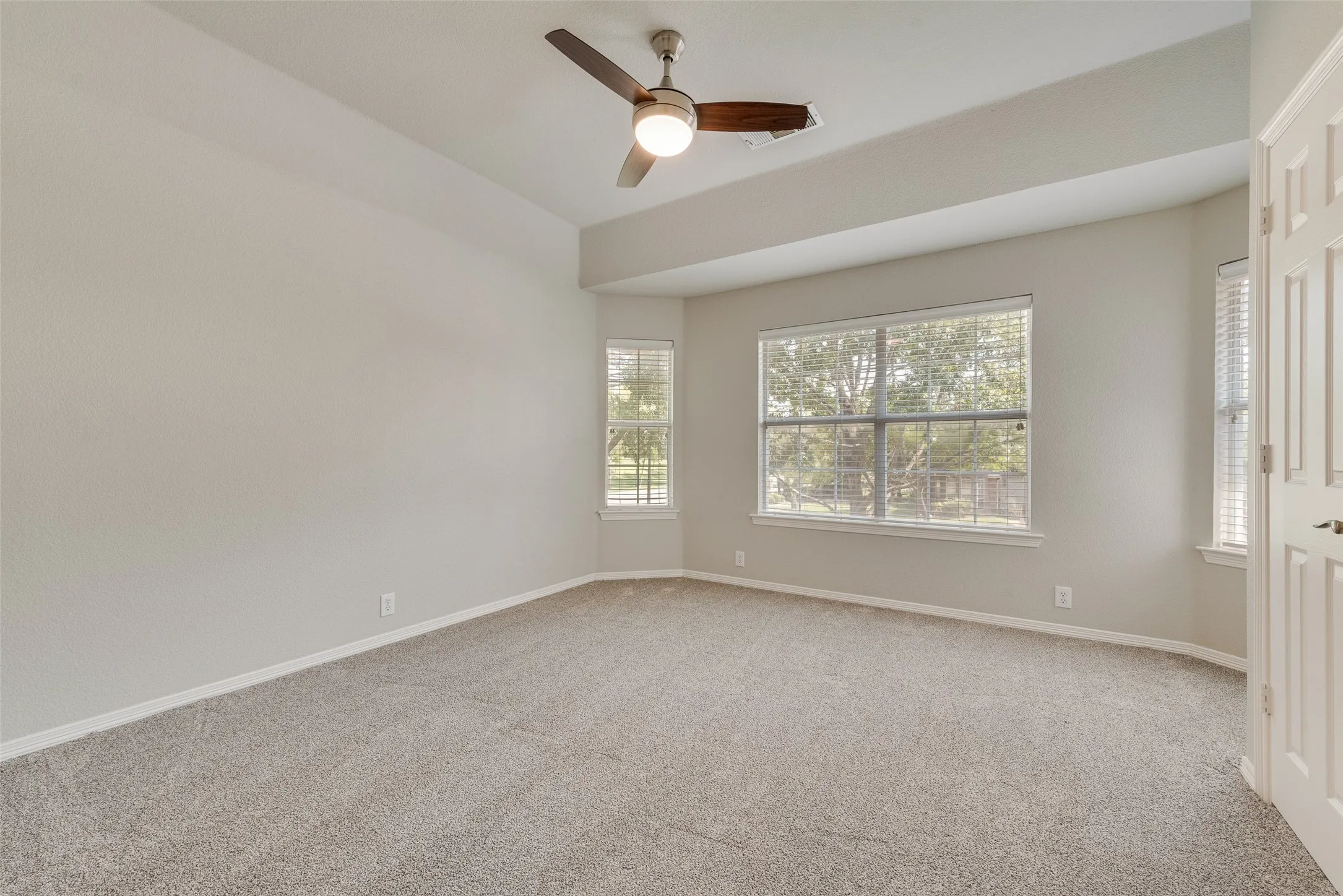 Single Family Residence For Rent in Rockwall County , 101 Dunford Drive, Heath, Texas 75032, 4 Bedroom, 4 Bathroom, 3 Garage spaces, 3,967 Sqft, built in 2002, mls#21404125, Real Estate Agent in Heath, Homes For Rent in Rockwall county, Homes For Rent in Heath, Realtor in Heath Texas, Real Estate Brokerage Independent Realty Texas, Luminita Cordes Realtor