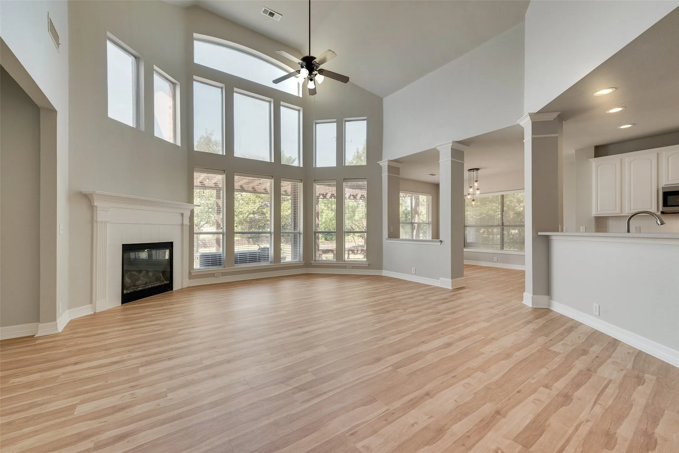 Single Family Residence For Rent in Rockwall County , 101 Dunford Drive, Heath, Texas 75032, 4 Bedroom, 4 Bathroom, 3 Garage spaces, 3,967 Sqft, built in 2002, mls#21404125, Real Estate Agent in Heath, Homes For Rent in Rockwall county, Homes For Rent in Heath, Realtor in Heath Texas, Real Estate Brokerage Independent Realty Texas, Luminita Cordes Realtor