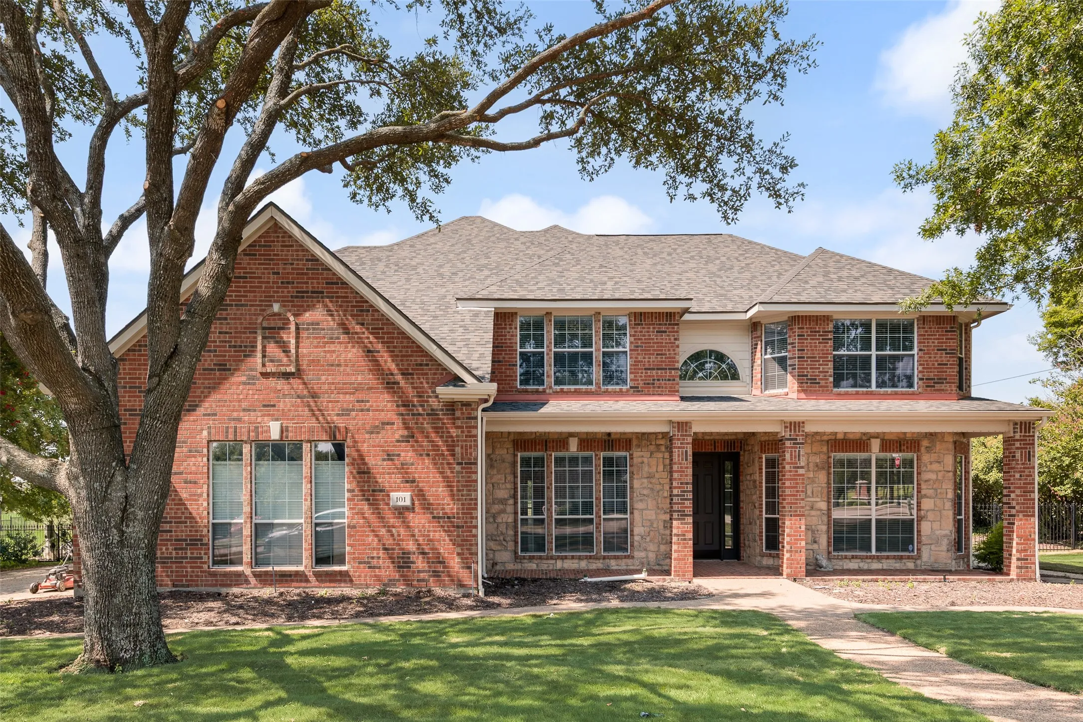 Single Family Residence For Rent in Rockwall County , 101 Dunford Drive, Heath, Texas 75032, 4 Bedroom, 4 Bathroom, 3 Garage spaces, 3,967 Sqft, built in 2002, mls#21404125, Real Estate Agent in Heath, Homes For Rent in Rockwall county, Homes For Rent in Heath, Realtor in Heath Texas, Real Estate Brokerage Independent Realty Texas, Luminita Cordes Realtor