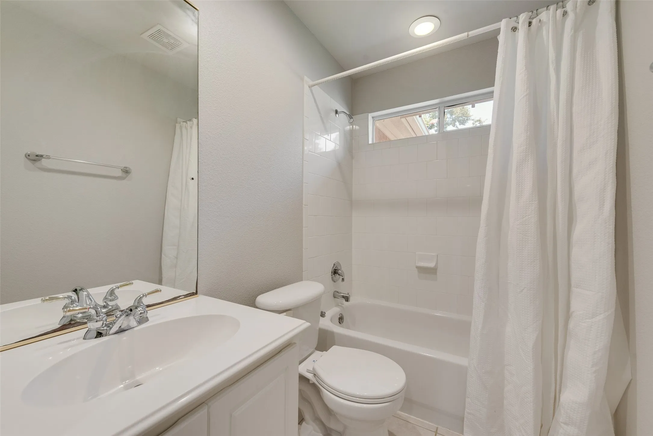 Single Family Residence For Rent in Rockwall County , 101 Dunford Drive, Heath, Texas 75032, 4 Bedroom, 4 Bathroom, 3 Garage spaces, 3,967 Sqft, built in 2002, mls#21404125, Real Estate Agent in Heath, Homes For Rent in Rockwall county, Homes For Rent in Heath, Realtor in Heath Texas, Real Estate Brokerage Independent Realty Texas, Luminita Cordes Realtor