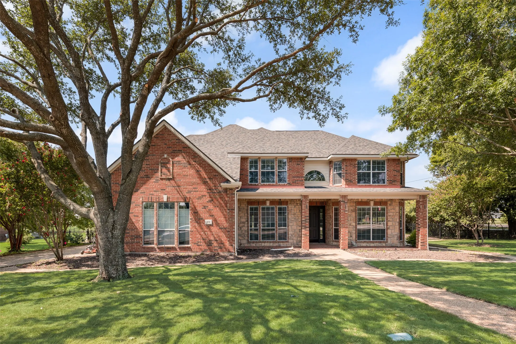 Single Family Residence For Rent in Rockwall County , 101 Dunford Drive, Heath, Texas 75032, 4 Bedroom, 4 Bathroom, 3 Garage spaces, 3,967 Sqft, built in 2002, mls#21404125, Real Estate Agent in Heath, Homes For Rent in Rockwall county, Homes For Rent in Heath, Realtor in Heath Texas, Real Estate Brokerage Independent Realty Texas, Luminita Cordes Realtor