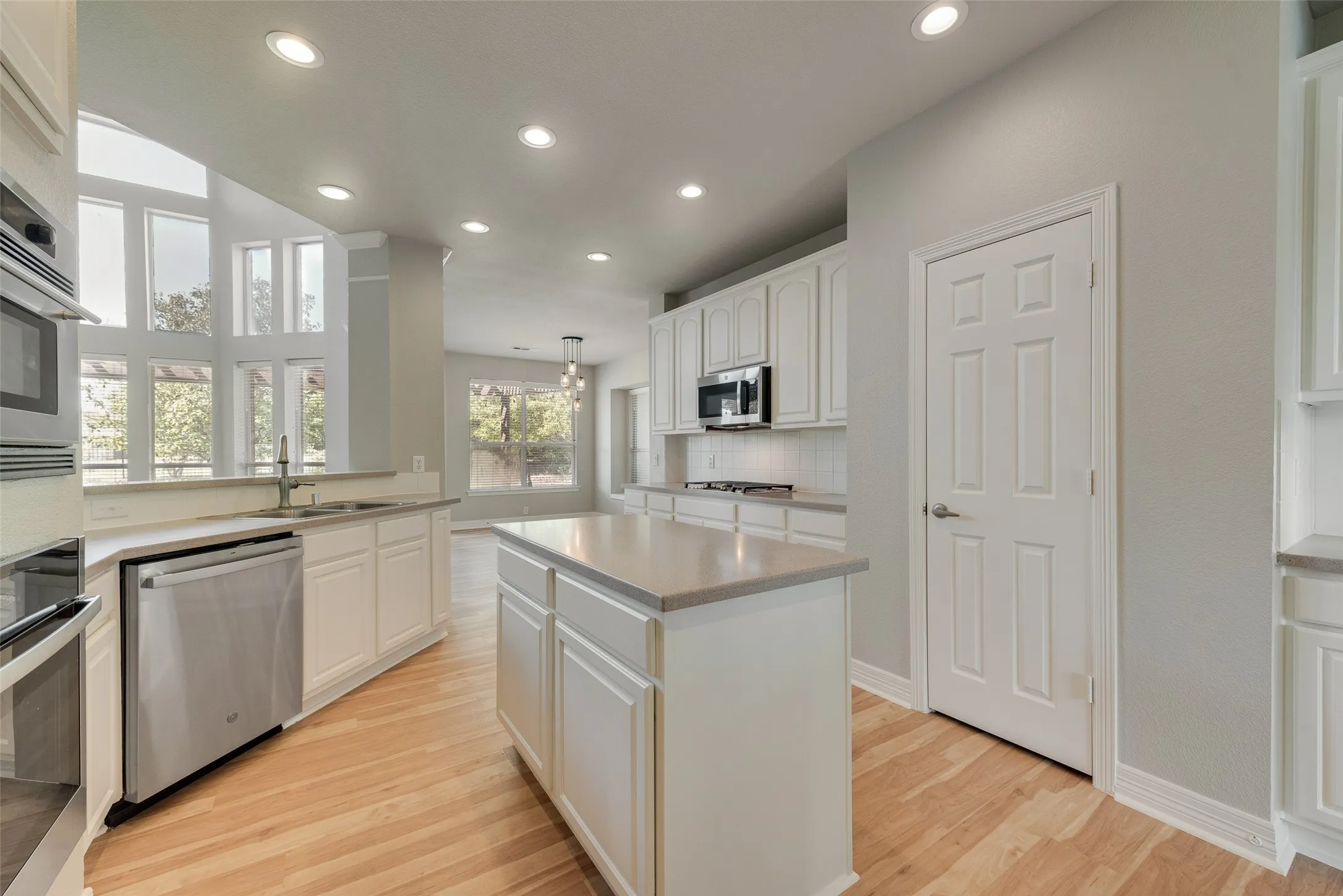 Single Family Residence For Rent in Rockwall County , 101 Dunford Drive, Heath, Texas 75032, 4 Bedroom, 4 Bathroom, 3 Garage spaces, 3,967 Sqft, built in 2002, mls#21404125, Real Estate Agent in Heath, Homes For Rent in Rockwall county, Homes For Rent in Heath, Realtor in Heath Texas, Real Estate Brokerage Independent Realty Texas, Luminita Cordes Realtor