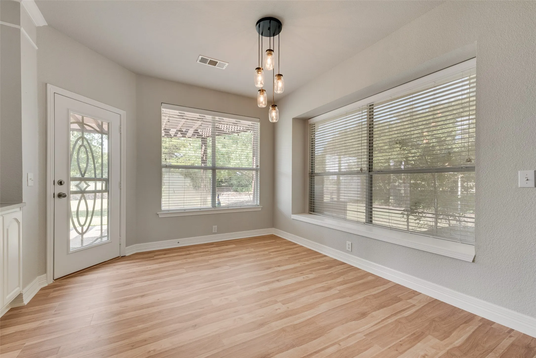 Single Family Residence For Rent in Rockwall County , 101 Dunford Drive, Heath, Texas 75032, 4 Bedroom, 4 Bathroom, 3 Garage spaces, 3,967 Sqft, built in 2002, mls#21404125, Real Estate Agent in Heath, Homes For Rent in Rockwall county, Homes For Rent in Heath, Realtor in Heath Texas, Real Estate Brokerage Independent Realty Texas, Luminita Cordes Realtor