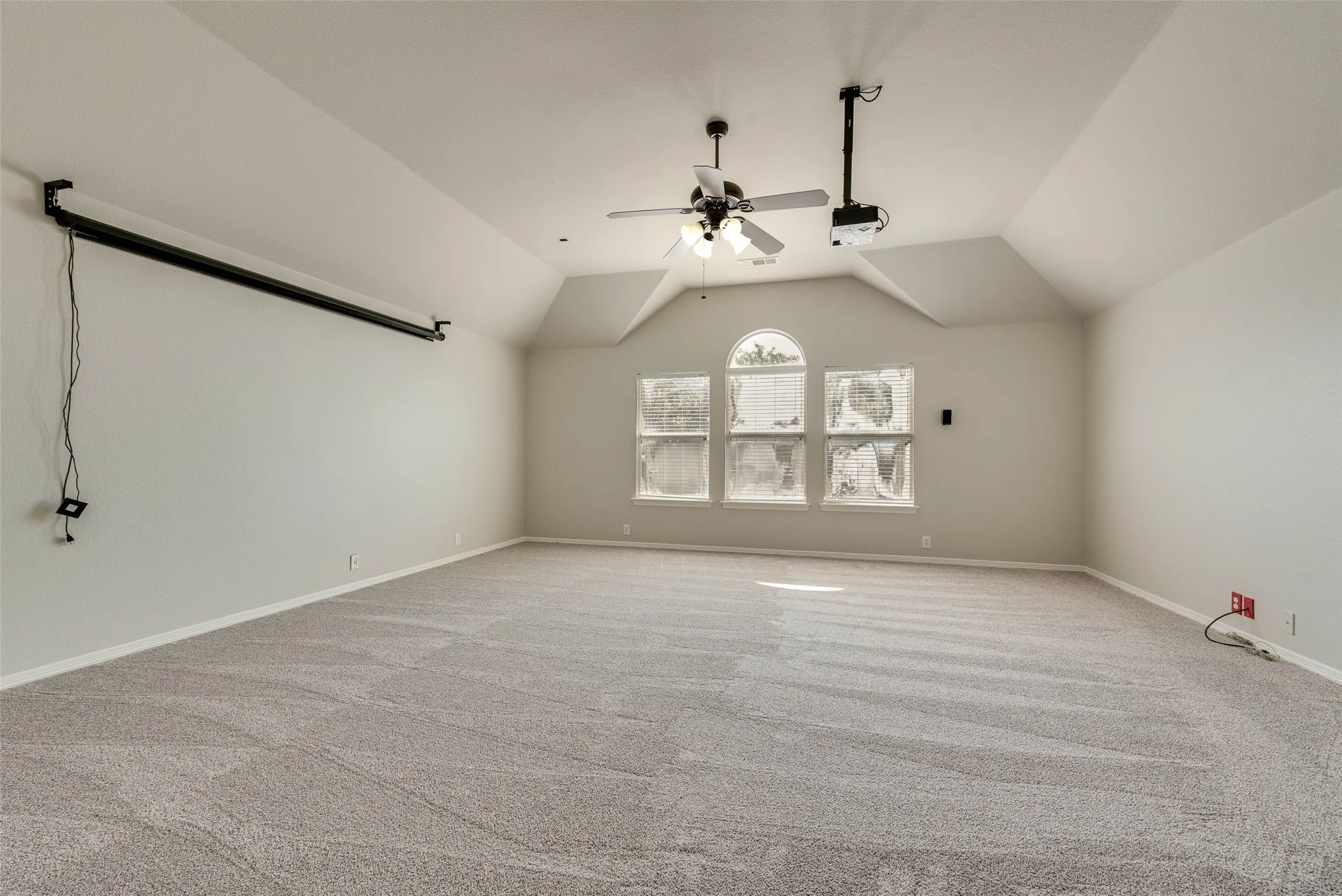 Single Family Residence For Rent in Rockwall County , 101 Dunford Drive, Heath, Texas 75032, 4 Bedroom, 4 Bathroom, 3 Garage spaces, 3,967 Sqft, built in 2002, mls#21404125, Real Estate Agent in Heath, Homes For Rent in Rockwall county, Homes For Rent in Heath, Realtor in Heath Texas, Real Estate Brokerage Independent Realty Texas, Luminita Cordes Realtor