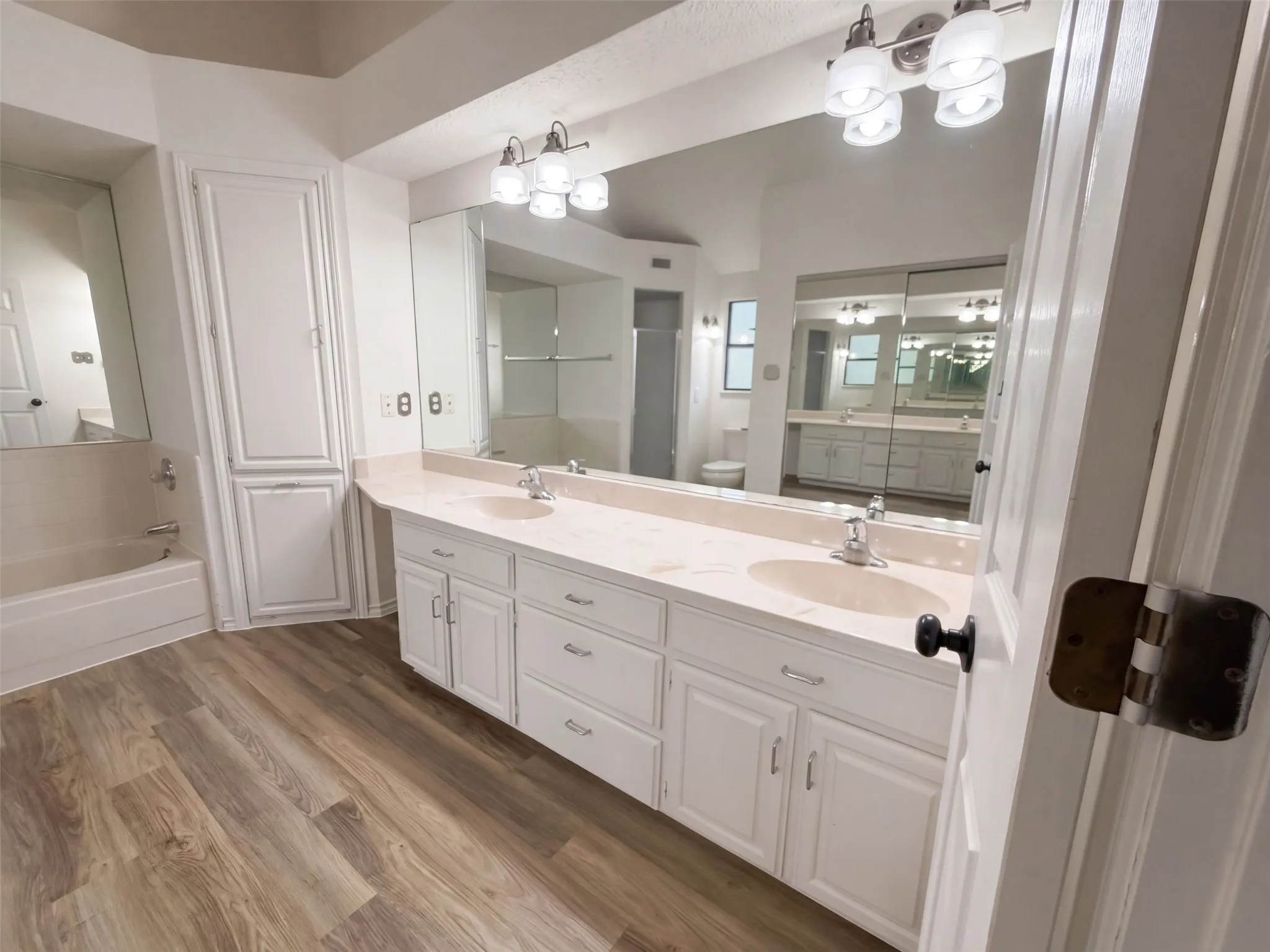 Single Family Residence For Sale in Tarrant County , 4717 Burning Springs Drive, Arlington, Texas 76017, 3 Bedroom, 2 Bathroom, 2 Garage spaces, 2,226 Sqft, built in 1983, mls#21404123, Real Estate Agent in Arlington, Homes For Sale in Tarrant county, Homes For Sale in Arlington, Realtor in Arlington Texas, Real Estate Brokerage Independent Realty Texas, Luminita Cordes Realtor