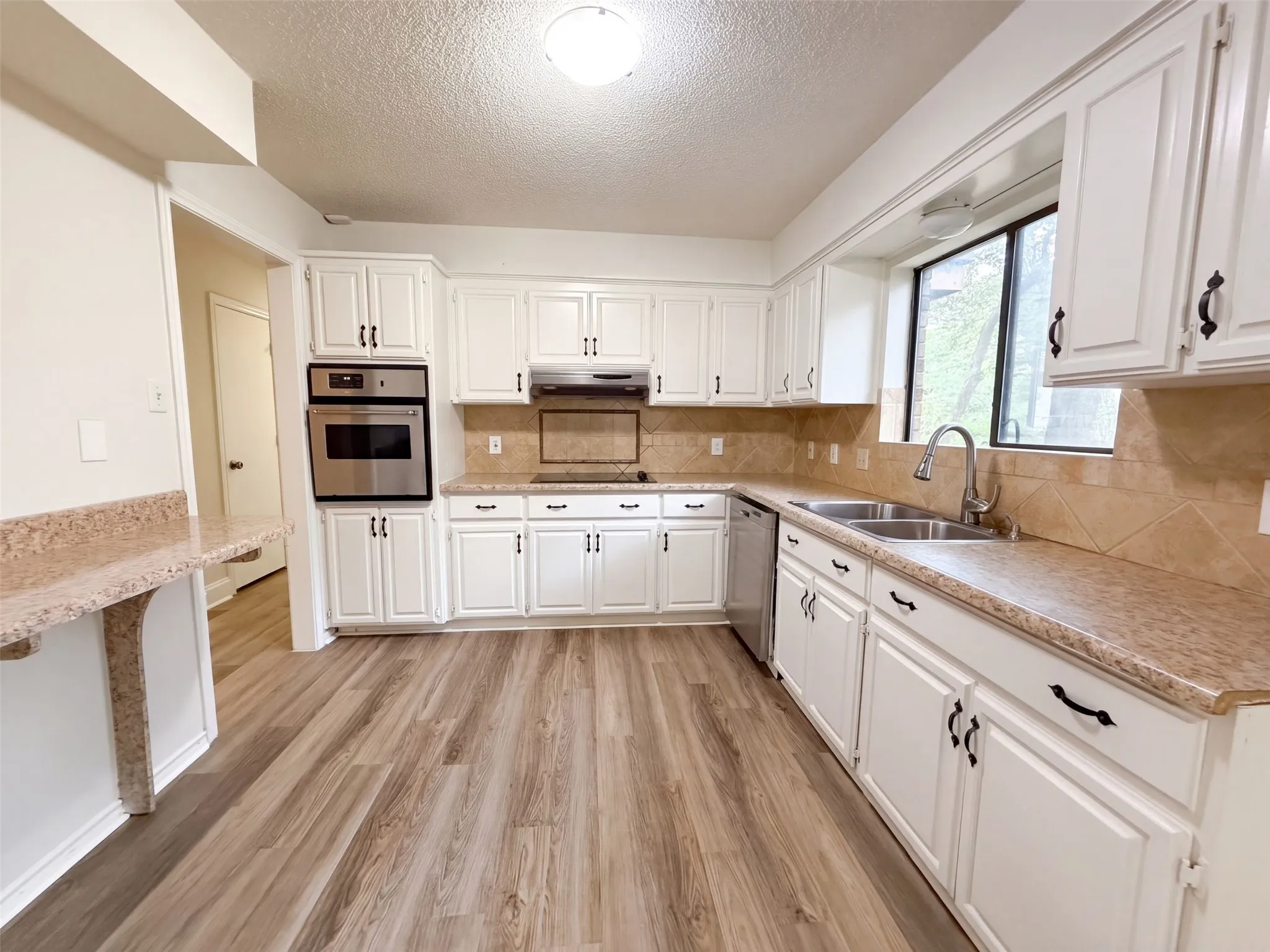Single Family Residence For Sale in Tarrant County , 4717 Burning Springs Drive, Arlington, Texas 76017, 3 Bedroom, 2 Bathroom, 2 Garage spaces, 2,226 Sqft, built in 1983, mls#21404123, Real Estate Agent in Arlington, Homes For Sale in Tarrant county, Homes For Sale in Arlington, Realtor in Arlington Texas, Real Estate Brokerage Independent Realty Texas, Luminita Cordes Realtor