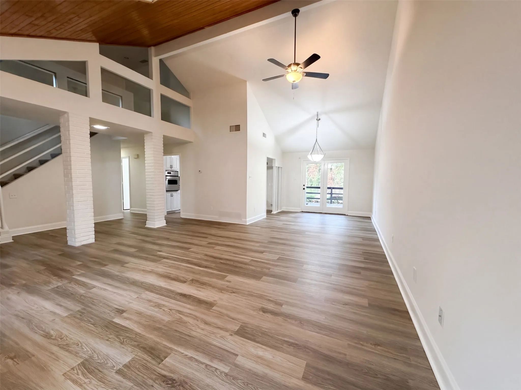 Single Family Residence For Sale in Tarrant County , 4717 Burning Springs Drive, Arlington, Texas 76017, 3 Bedroom, 2 Bathroom, 2 Garage spaces, 2,226 Sqft, built in 1983, mls#21404123, Real Estate Agent in Arlington, Homes For Sale in Tarrant county, Homes For Sale in Arlington, Realtor in Arlington Texas, Real Estate Brokerage Independent Realty Texas, Luminita Cordes Realtor