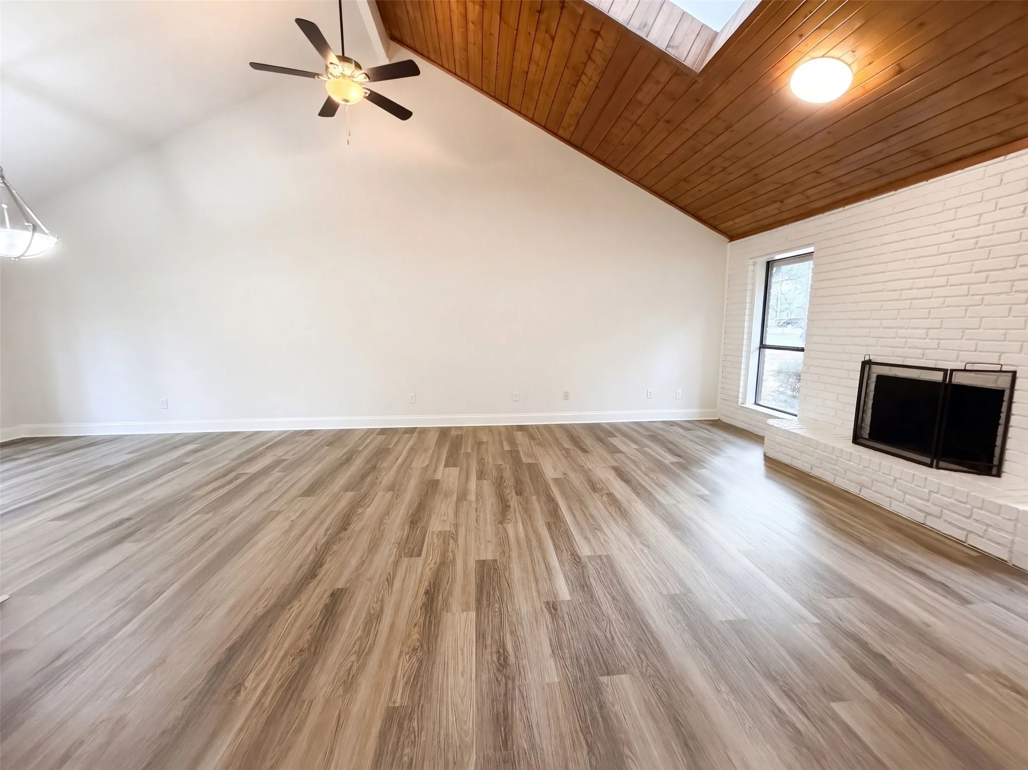 Single Family Residence For Sale in Tarrant County , 4717 Burning Springs Drive, Arlington, Texas 76017, 3 Bedroom, 2 Bathroom, 2 Garage spaces, 2,226 Sqft, built in 1983, mls#21404123, Real Estate Agent in Arlington, Homes For Sale in Tarrant county, Homes For Sale in Arlington, Realtor in Arlington Texas, Real Estate Brokerage Independent Realty Texas, Luminita Cordes Realtor