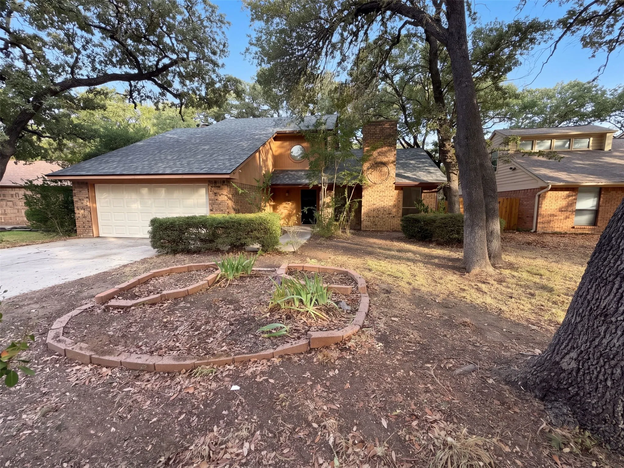 Single Family Residence For Sale in Tarrant County , 4717 Burning Springs Drive, Arlington, Texas 76017, 3 Bedroom, 2 Bathroom, 2 Garage spaces, 2,226 Sqft, built in 1983, mls#21404123, Real Estate Agent in Arlington, Homes For Sale in Tarrant county, Homes For Sale in Arlington, Realtor in Arlington Texas, Real Estate Brokerage Independent Realty Texas, Luminita Cordes Realtor