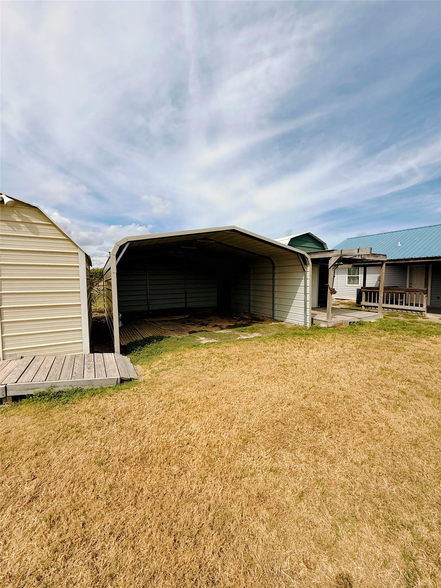 Single Family Residence For Sale in Wood County , 801 County Road 1895, Yantis, Texas 75497, 3 Bedroom, 2 Bathroom, Garage spaces, 1,482 Sqft, built in 2002, mls#21400265, Real Estate Agent in Yantis, Homes For Sale in Wood county, Homes For Sale in Yantis, Realtor in Yantis Texas, Real Estate Brokerage Independent Realty Texas, Luminita Cordes Realtor