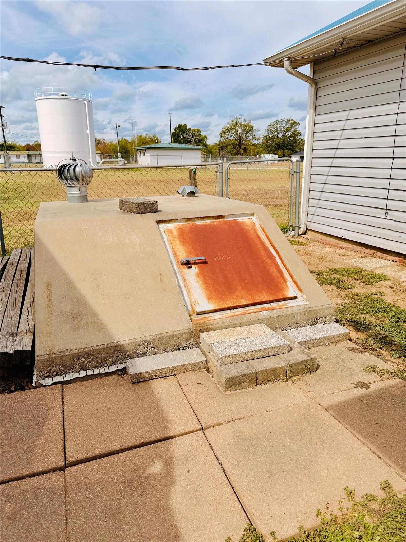 Single Family Residence For Sale in Wood County , 801 County Road 1895, Yantis, Texas 75497, 3 Bedroom, 2 Bathroom, Garage spaces, 1,482 Sqft, built in 2002, mls#21400265, Real Estate Agent in Yantis, Homes For Sale in Wood county, Homes For Sale in Yantis, Realtor in Yantis Texas, Real Estate Brokerage Independent Realty Texas, Luminita Cordes Realtor