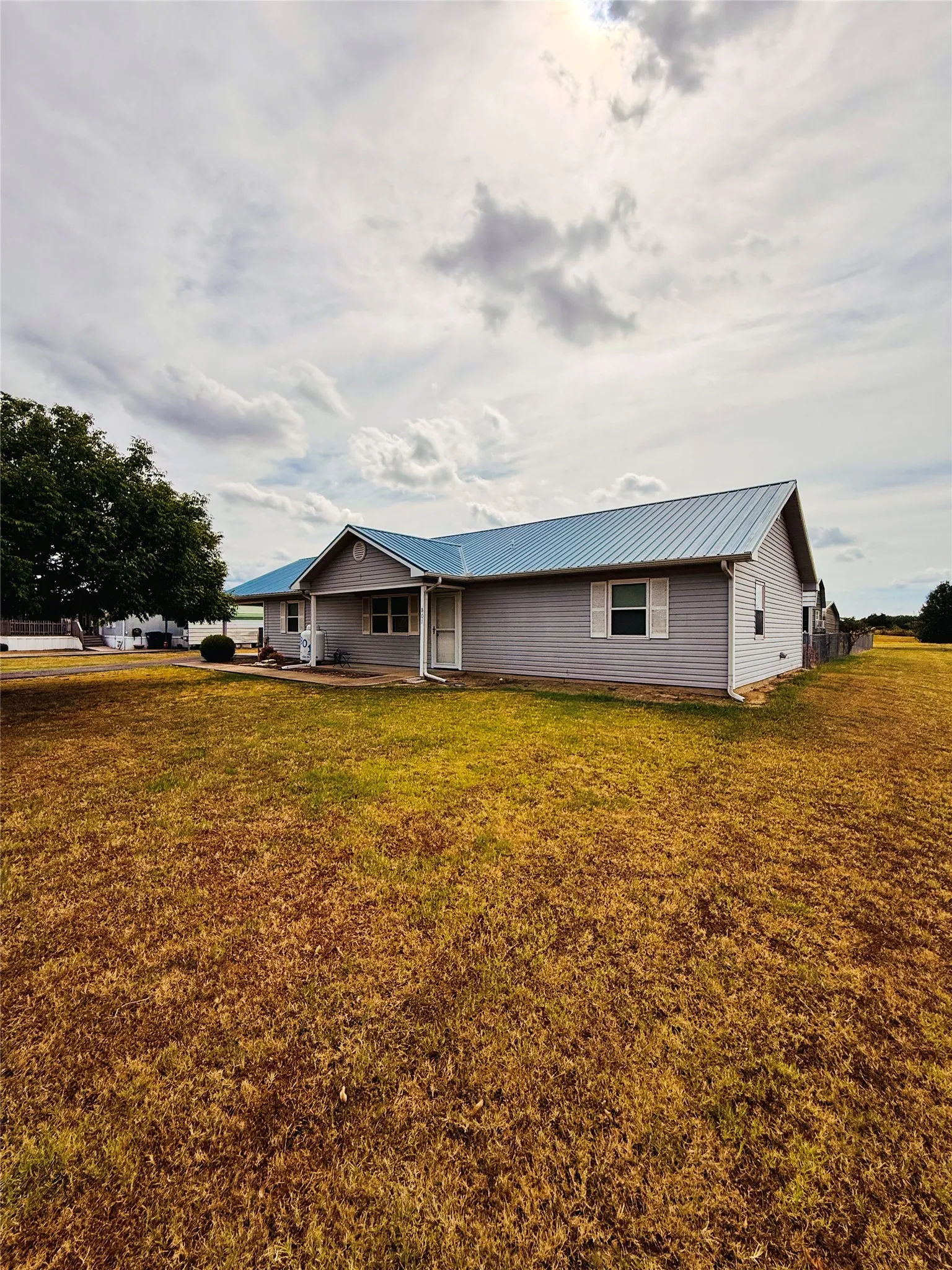Single Family Residence For Sale in Wood County , 801 County Road 1895, Yantis, Texas 75497, 3 Bedroom, 2 Bathroom, Garage spaces, 1,482 Sqft, built in 2002, mls#21400265, Real Estate Agent in Yantis, Homes For Sale in Wood county, Homes For Sale in Yantis, Realtor in Yantis Texas, Real Estate Brokerage Independent Realty Texas, Luminita Cordes Realtor