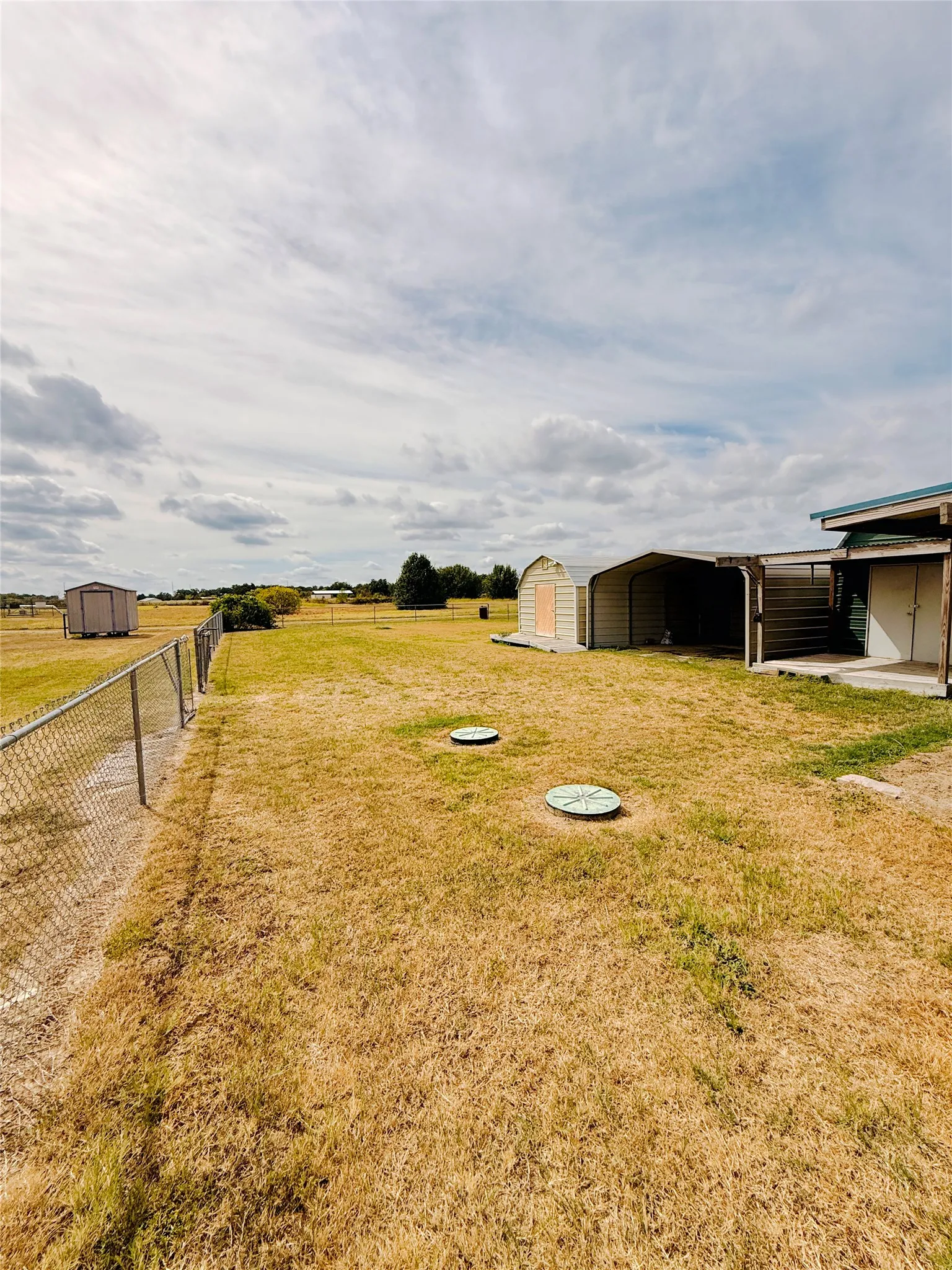 Single Family Residence For Sale in Wood County , 801 County Road 1895, Yantis, Texas 75497, 3 Bedroom, 2 Bathroom, Garage spaces, 1,482 Sqft, built in 2002, mls#21400265, Real Estate Agent in Yantis, Homes For Sale in Wood county, Homes For Sale in Yantis, Realtor in Yantis Texas, Real Estate Brokerage Independent Realty Texas, Luminita Cordes Realtor