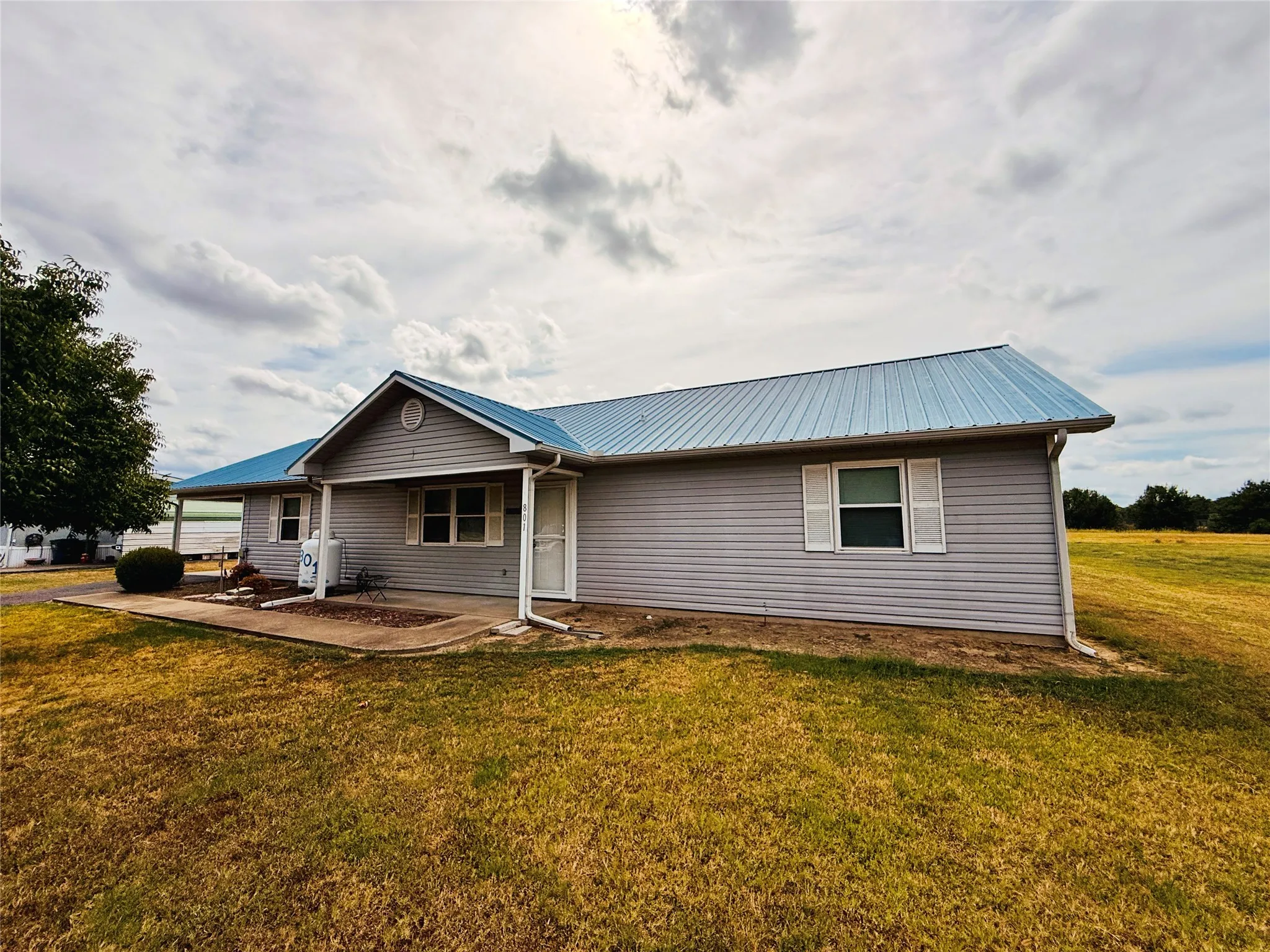 Single Family Residence For Sale in Wood County , 801 County Road 1895, Yantis, Texas 75497, 3 Bedroom, 2 Bathroom, Garage spaces, 1,482 Sqft, built in 2002, mls#21400265, Real Estate Agent in Yantis, Homes For Sale in Wood county, Homes For Sale in Yantis, Realtor in Yantis Texas, Real Estate Brokerage Independent Realty Texas, Luminita Cordes Realtor