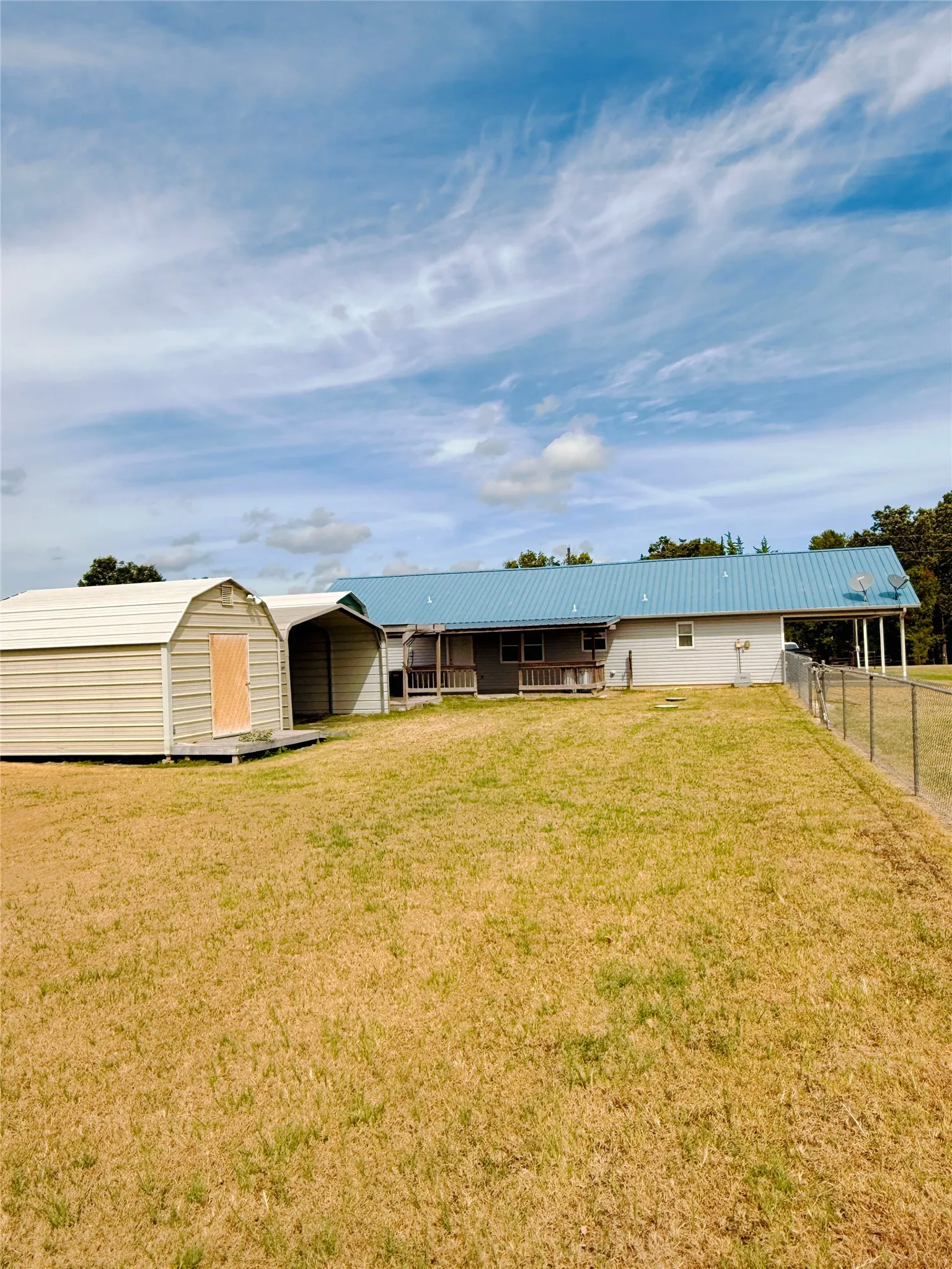 Single Family Residence For Sale in Wood County , 801 County Road 1895, Yantis, Texas 75497, 3 Bedroom, 2 Bathroom, Garage spaces, 1,482 Sqft, built in 2002, mls#21400265, Real Estate Agent in Yantis, Homes For Sale in Wood county, Homes For Sale in Yantis, Realtor in Yantis Texas, Real Estate Brokerage Independent Realty Texas, Luminita Cordes Realtor