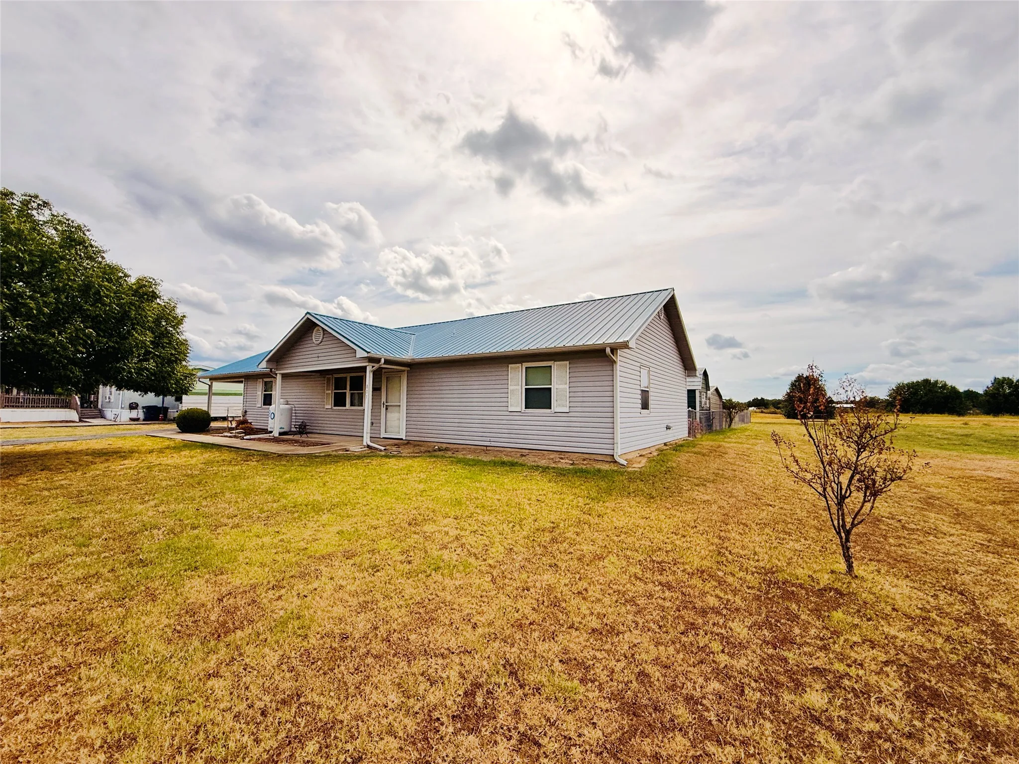 Single Family Residence For Sale in Wood County , 801 County Road 1895, Yantis, Texas 75497, 3 Bedroom, 2 Bathroom, Garage spaces, 1,482 Sqft, built in 2002, mls#21400265, Real Estate Agent in Yantis, Homes For Sale in Wood county, Homes For Sale in Yantis, Realtor in Yantis Texas, Real Estate Brokerage Independent Realty Texas, Luminita Cordes Realtor