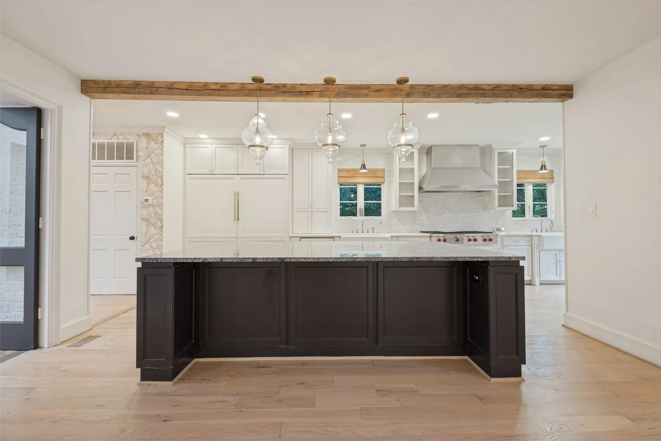 Single Family Residence For Sale in Dallas County , 4331 Versailles Avenue, Highland Park, Texas 75205, 3 Bedroom, 6 Bathroom, Garage spaces, 4,767 Sqft, built in 1936, mls#21404133, Real Estate Agent in Highland Park, Homes For Sale in Dallas county, Homes For Sale in Highland Park, Realtor in Highland Park Texas, Real Estate Brokerage Independent Realty Texas, Luminita Cordes Realtor