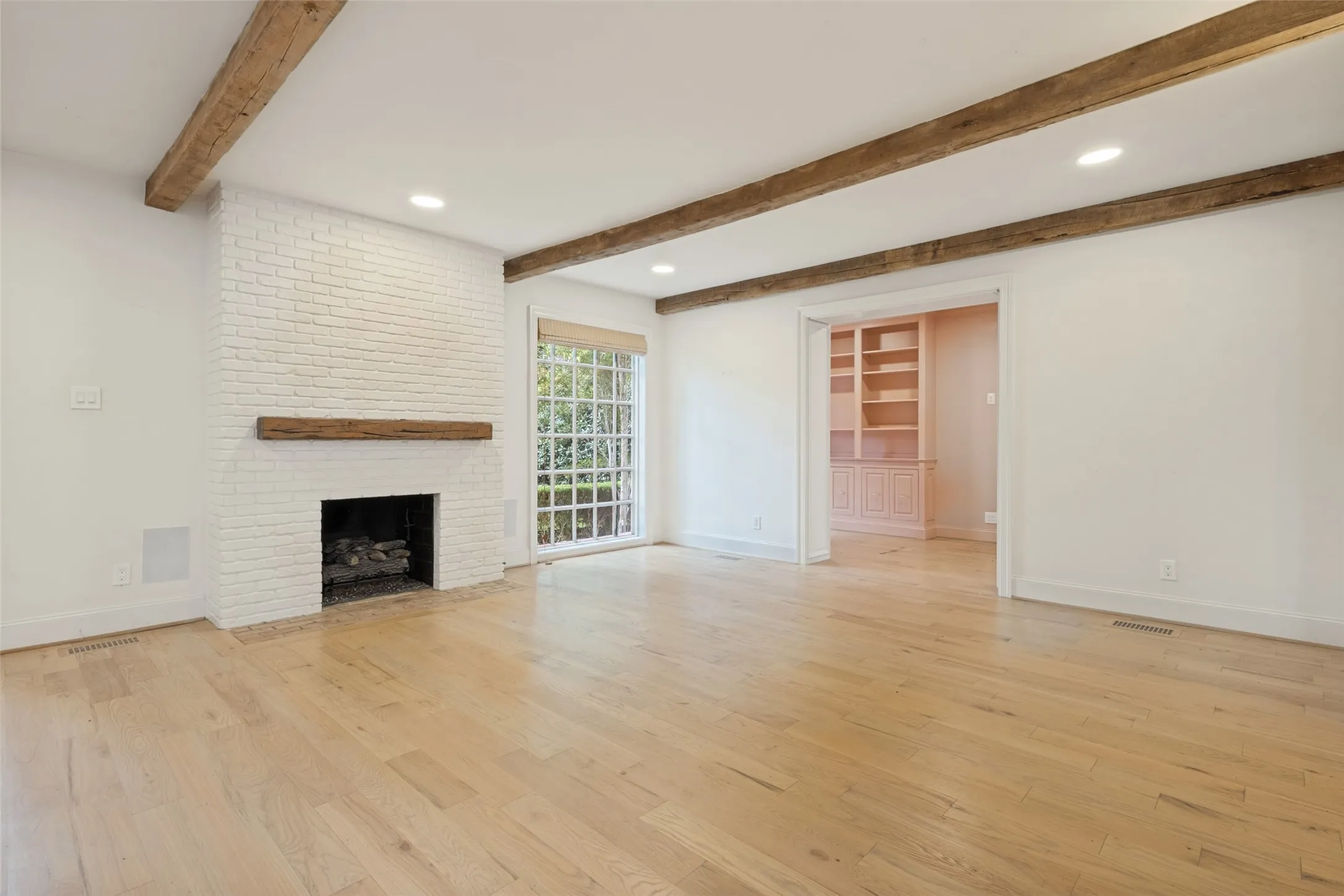 Single Family Residence For Sale in Dallas County , 4331 Versailles Avenue, Highland Park, Texas 75205, 3 Bedroom, 6 Bathroom, Garage spaces, 4,767 Sqft, built in 1936, mls#21404133, Real Estate Agent in Highland Park, Homes For Sale in Dallas county, Homes For Sale in Highland Park, Realtor in Highland Park Texas, Real Estate Brokerage Independent Realty Texas, Luminita Cordes Realtor