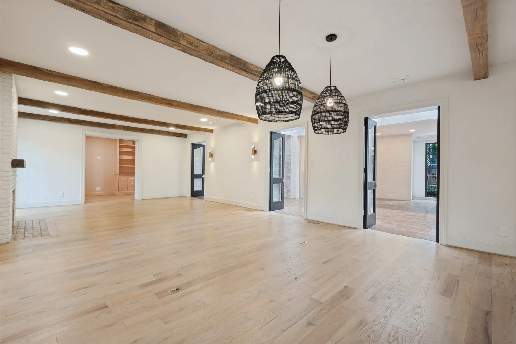 Single Family Residence For Sale in Dallas County , 4331 Versailles Avenue, Highland Park, Texas 75205, 3 Bedroom, 6 Bathroom, Garage spaces, 4,767 Sqft, built in 1936, mls#21404133, Real Estate Agent in Highland Park, Homes For Sale in Dallas county, Homes For Sale in Highland Park, Realtor in Highland Park Texas, Real Estate Brokerage Independent Realty Texas, Luminita Cordes Realtor
