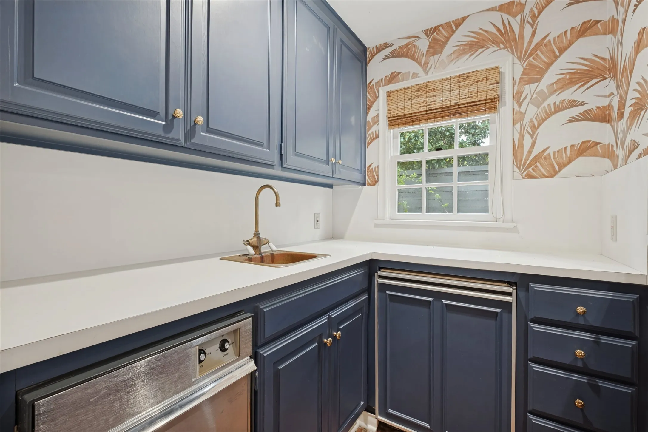 Single Family Residence For Sale in Dallas County , 4331 Versailles Avenue, Highland Park, Texas 75205, 3 Bedroom, 6 Bathroom, Garage spaces, 4,767 Sqft, built in 1936, mls#21404133, Real Estate Agent in Highland Park, Homes For Sale in Dallas county, Homes For Sale in Highland Park, Realtor in Highland Park Texas, Real Estate Brokerage Independent Realty Texas, Luminita Cordes Realtor