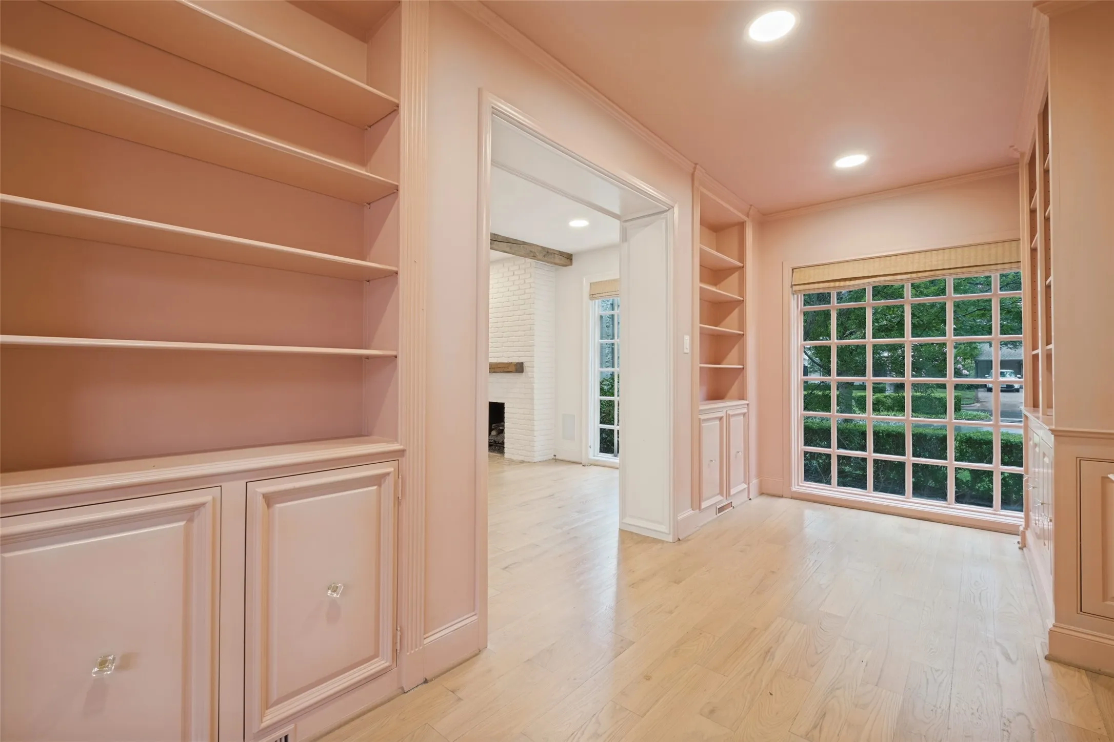 Single Family Residence For Sale in Dallas County , 4331 Versailles Avenue, Highland Park, Texas 75205, 3 Bedroom, 6 Bathroom, Garage spaces, 4,767 Sqft, built in 1936, mls#21404133, Real Estate Agent in Highland Park, Homes For Sale in Dallas county, Homes For Sale in Highland Park, Realtor in Highland Park Texas, Real Estate Brokerage Independent Realty Texas, Luminita Cordes Realtor