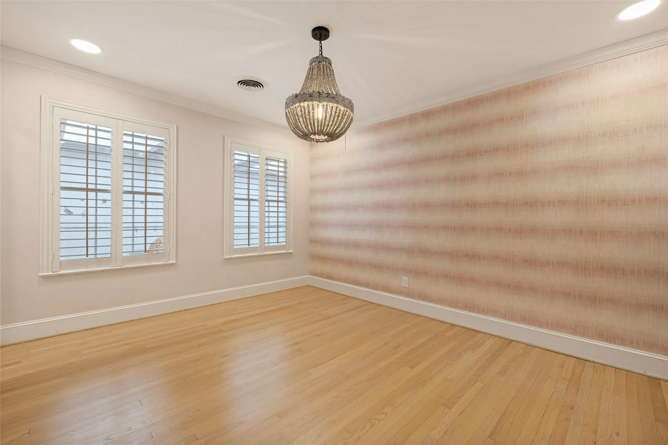 Single Family Residence For Sale in Dallas County , 4331 Versailles Avenue, Highland Park, Texas 75205, 3 Bedroom, 6 Bathroom, Garage spaces, 4,767 Sqft, built in 1936, mls#21404133, Real Estate Agent in Highland Park, Homes For Sale in Dallas county, Homes For Sale in Highland Park, Realtor in Highland Park Texas, Real Estate Brokerage Independent Realty Texas, Luminita Cordes Realtor