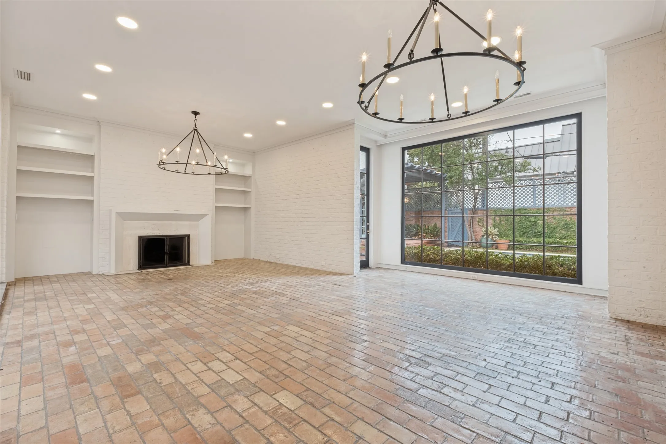 Single Family Residence For Sale in Dallas County , 4331 Versailles Avenue, Highland Park, Texas 75205, 3 Bedroom, 6 Bathroom, Garage spaces, 4,767 Sqft, built in 1936, mls#21404133, Real Estate Agent in Highland Park, Homes For Sale in Dallas county, Homes For Sale in Highland Park, Realtor in Highland Park Texas, Real Estate Brokerage Independent Realty Texas, Luminita Cordes Realtor