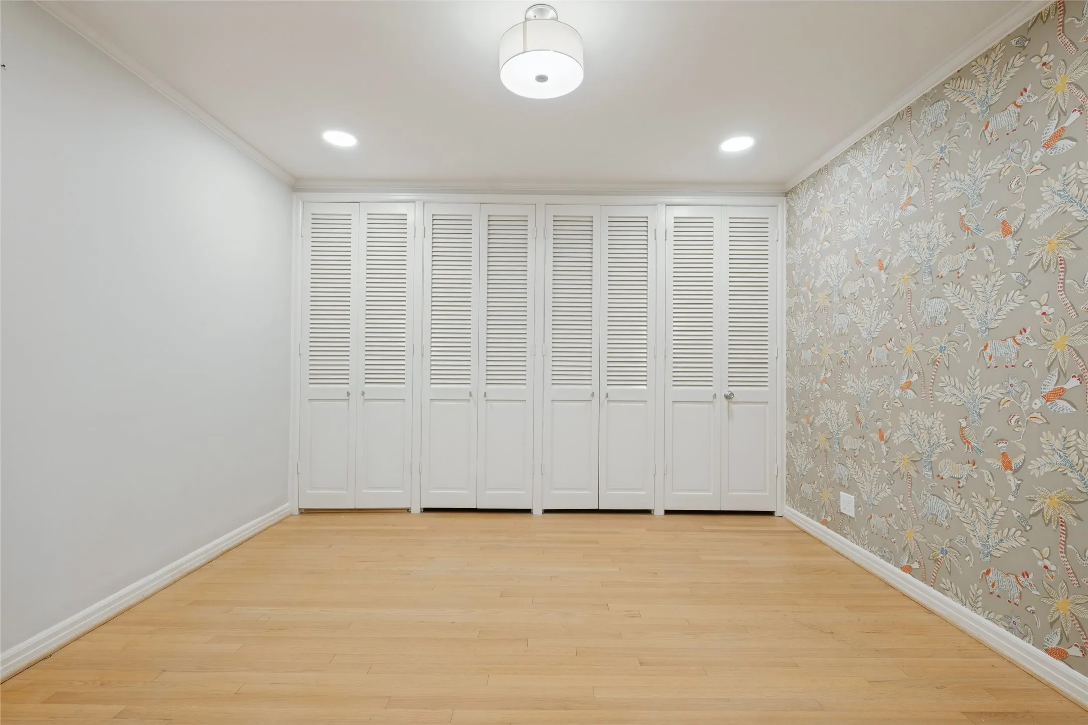 Single Family Residence For Sale in Dallas County , 4331 Versailles Avenue, Highland Park, Texas 75205, 3 Bedroom, 6 Bathroom, Garage spaces, 4,767 Sqft, built in 1936, mls#21404133, Real Estate Agent in Highland Park, Homes For Sale in Dallas county, Homes For Sale in Highland Park, Realtor in Highland Park Texas, Real Estate Brokerage Independent Realty Texas, Luminita Cordes Realtor