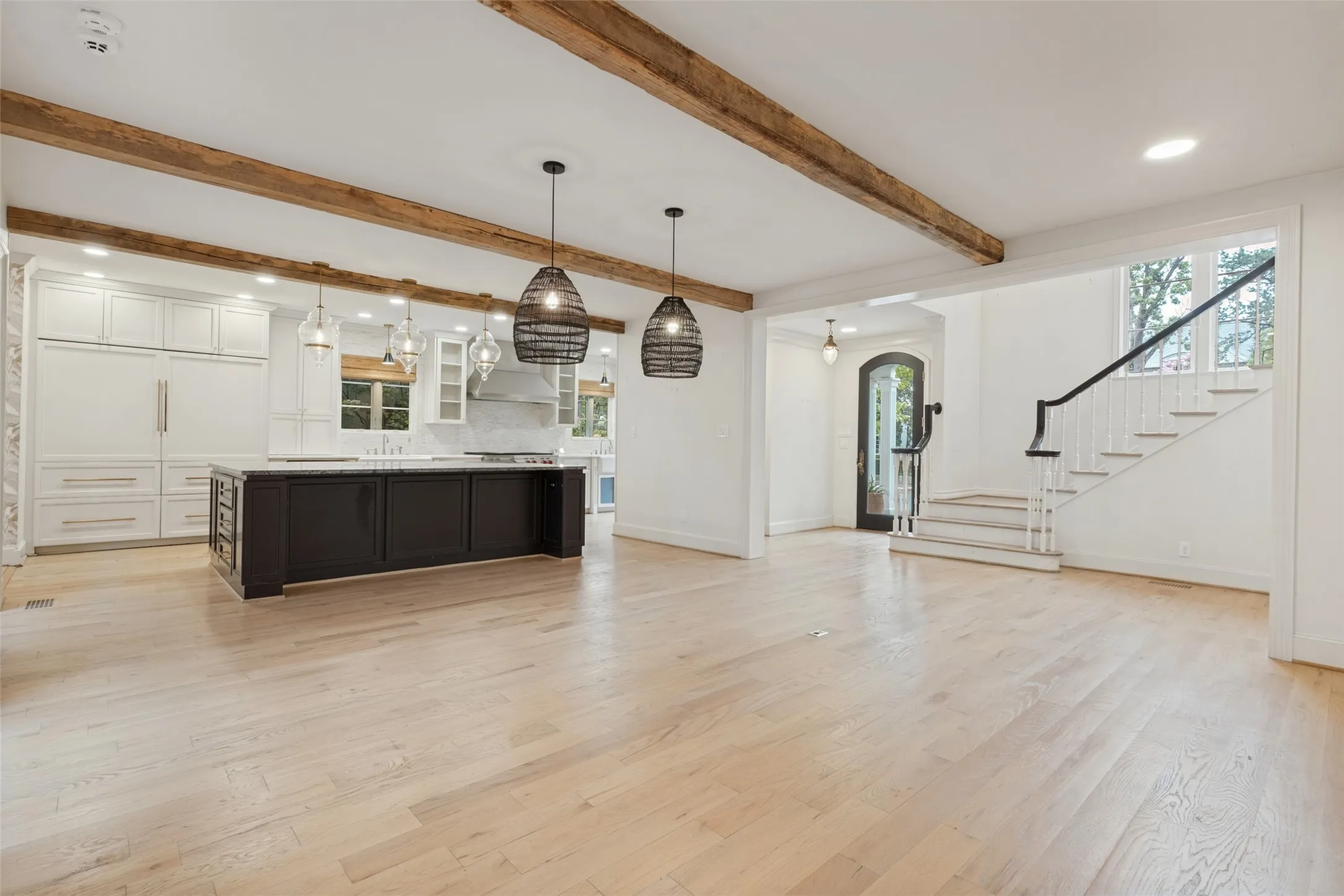 Single Family Residence For Sale in Dallas County , 4331 Versailles Avenue, Highland Park, Texas 75205, 3 Bedroom, 6 Bathroom, Garage spaces, 4,767 Sqft, built in 1936, mls#21404133, Real Estate Agent in Highland Park, Homes For Sale in Dallas county, Homes For Sale in Highland Park, Realtor in Highland Park Texas, Real Estate Brokerage Independent Realty Texas, Luminita Cordes Realtor