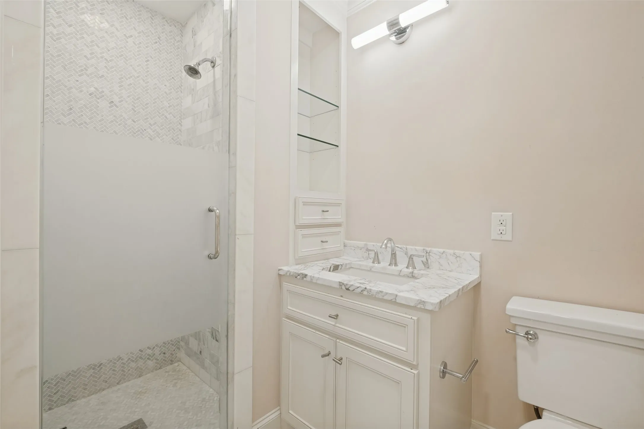 Single Family Residence For Sale in Dallas County , 4331 Versailles Avenue, Highland Park, Texas 75205, 3 Bedroom, 6 Bathroom, Garage spaces, 4,767 Sqft, built in 1936, mls#21404133, Real Estate Agent in Highland Park, Homes For Sale in Dallas county, Homes For Sale in Highland Park, Realtor in Highland Park Texas, Real Estate Brokerage Independent Realty Texas, Luminita Cordes Realtor