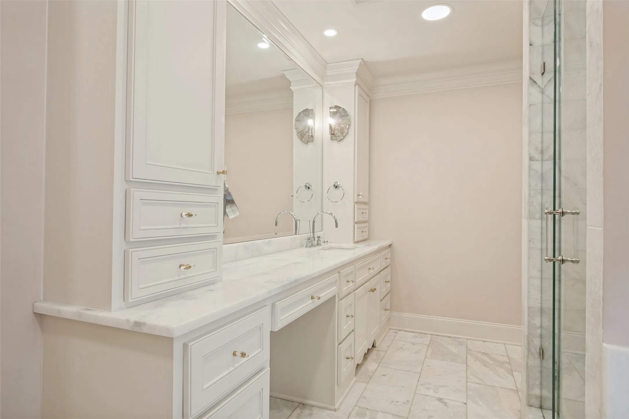 Single Family Residence For Sale in Dallas County , 4331 Versailles Avenue, Highland Park, Texas 75205, 3 Bedroom, 6 Bathroom, Garage spaces, 4,767 Sqft, built in 1936, mls#21404133, Real Estate Agent in Highland Park, Homes For Sale in Dallas county, Homes For Sale in Highland Park, Realtor in Highland Park Texas, Real Estate Brokerage Independent Realty Texas, Luminita Cordes Realtor