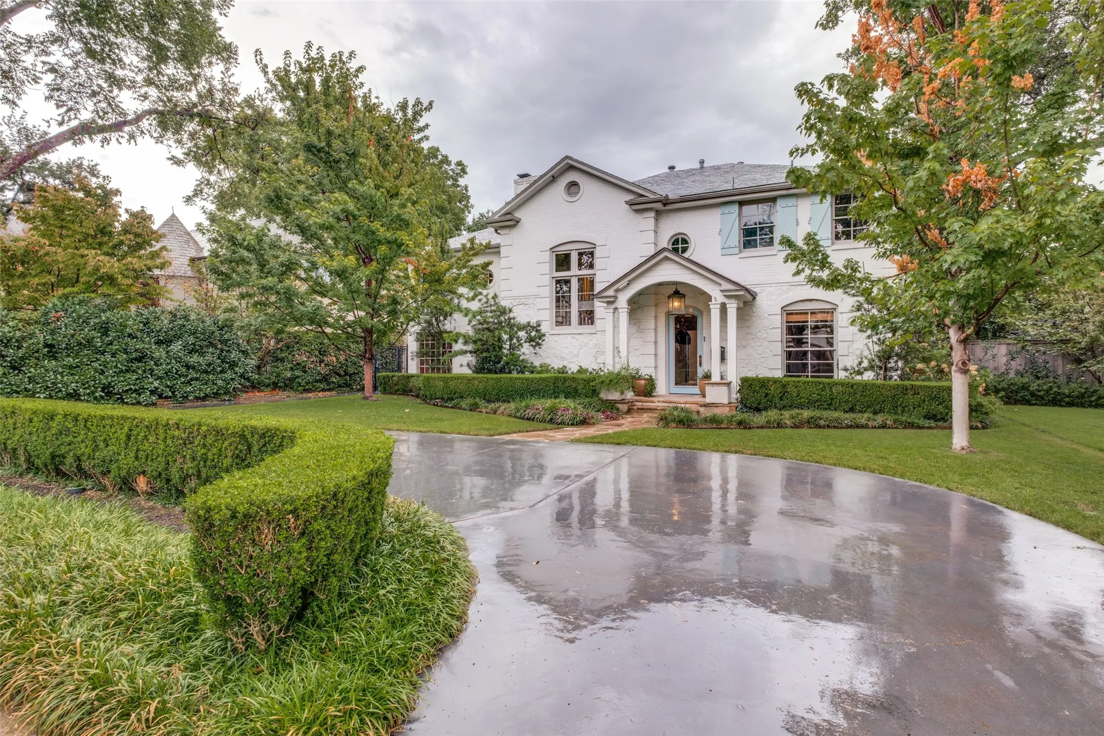 Single Family Residence For Sale in Dallas County , 4331 Versailles Avenue, Highland Park, Texas 75205, 3 Bedroom, 6 Bathroom, Garage spaces, 4,767 Sqft, built in 1936, mls#21404133, Real Estate Agent in Highland Park, Homes For Sale in Dallas county, Homes For Sale in Highland Park, Realtor in Highland Park Texas, Real Estate Brokerage Independent Realty Texas, Luminita Cordes Realtor