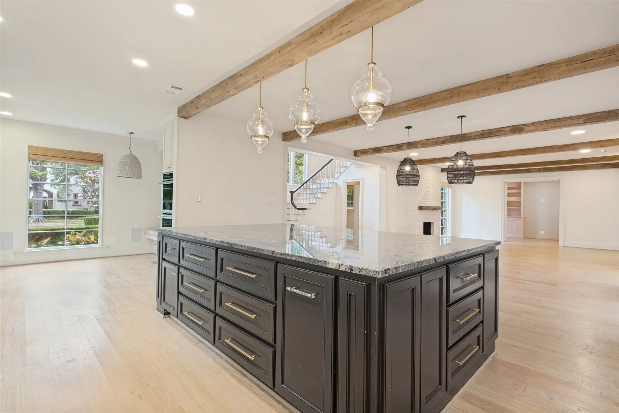 Single Family Residence For Sale in Dallas County , 4331 Versailles Avenue, Highland Park, Texas 75205, 3 Bedroom, 6 Bathroom, Garage spaces, 4,767 Sqft, built in 1936, mls#21404133, Real Estate Agent in Highland Park, Homes For Sale in Dallas county, Homes For Sale in Highland Park, Realtor in Highland Park Texas, Real Estate Brokerage Independent Realty Texas, Luminita Cordes Realtor