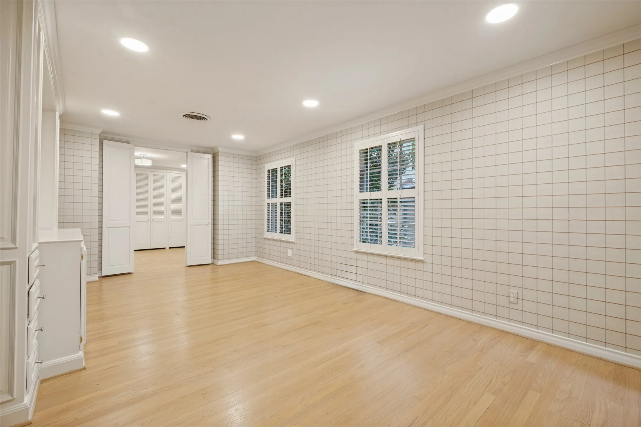 Single Family Residence For Sale in Dallas County , 4331 Versailles Avenue, Highland Park, Texas 75205, 3 Bedroom, 6 Bathroom, Garage spaces, 4,767 Sqft, built in 1936, mls#21404133, Real Estate Agent in Highland Park, Homes For Sale in Dallas county, Homes For Sale in Highland Park, Realtor in Highland Park Texas, Real Estate Brokerage Independent Realty Texas, Luminita Cordes Realtor