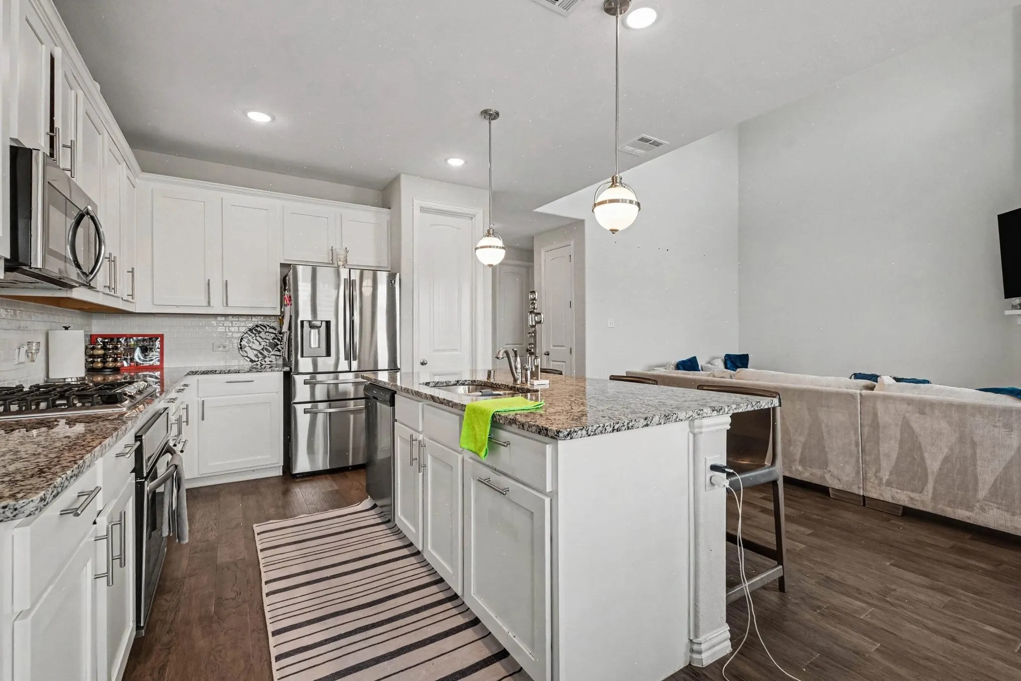 Single Family Residence For Rent in Denton County , 204 Lake Cove Drive, Little Elm, Texas 75068, 4 Bedroom, 3 Bathroom, 2 Garage spaces, 2,700 Sqft, built in 2020, mls#21402416, Real Estate Agent in Little Elm, Homes For Rent in Denton county, Homes For Rent in Little Elm, Realtor in Little Elm Texas, Real Estate Brokerage Independent Realty Texas, Luminita Cordes Realtor
