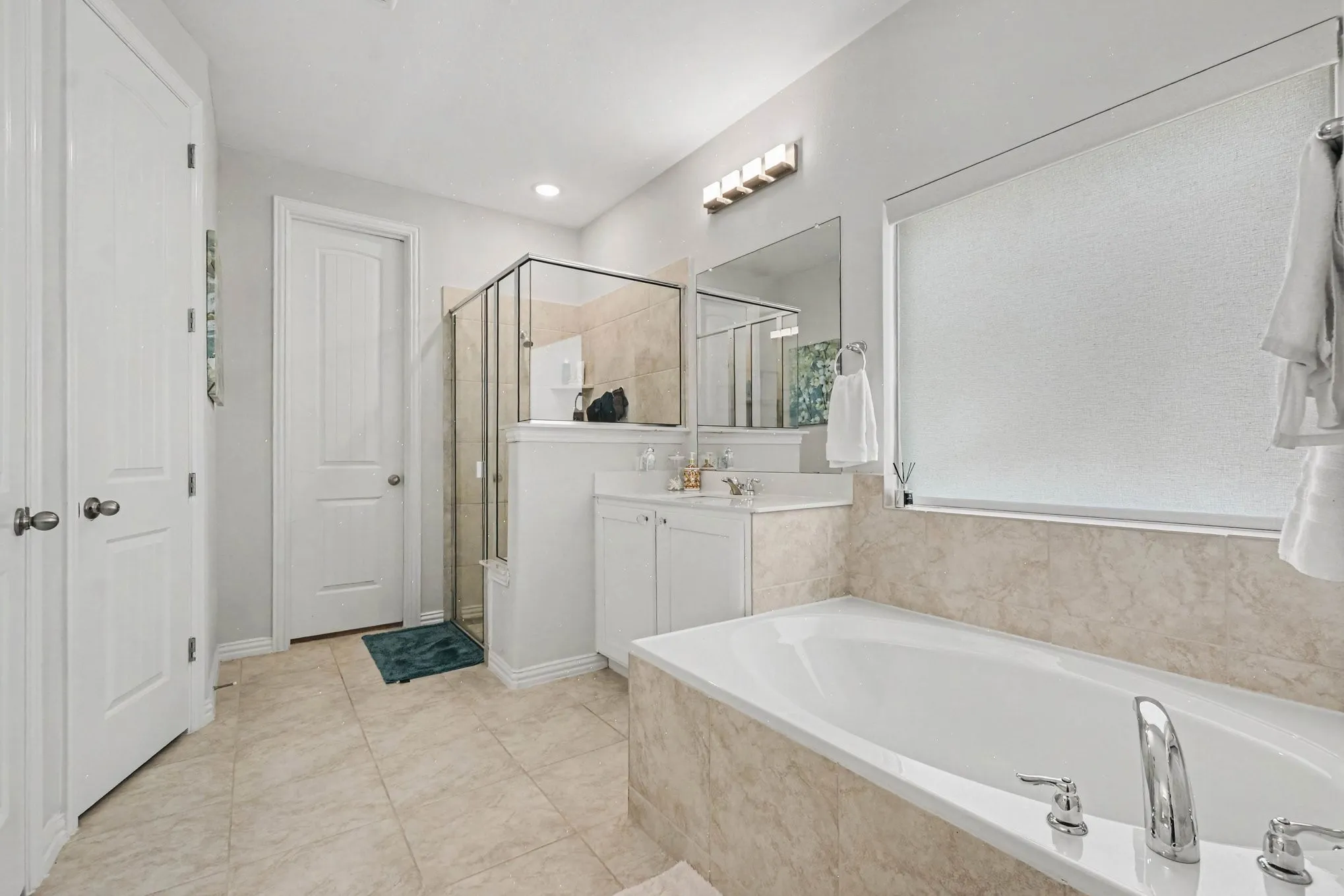 Single Family Residence For Rent in Denton County , 204 Lake Cove Drive, Little Elm, Texas 75068, 4 Bedroom, 3 Bathroom, 2 Garage spaces, 2,700 Sqft, built in 2020, mls#21402416, Real Estate Agent in Little Elm, Homes For Rent in Denton county, Homes For Rent in Little Elm, Realtor in Little Elm Texas, Real Estate Brokerage Independent Realty Texas, Luminita Cordes Realtor