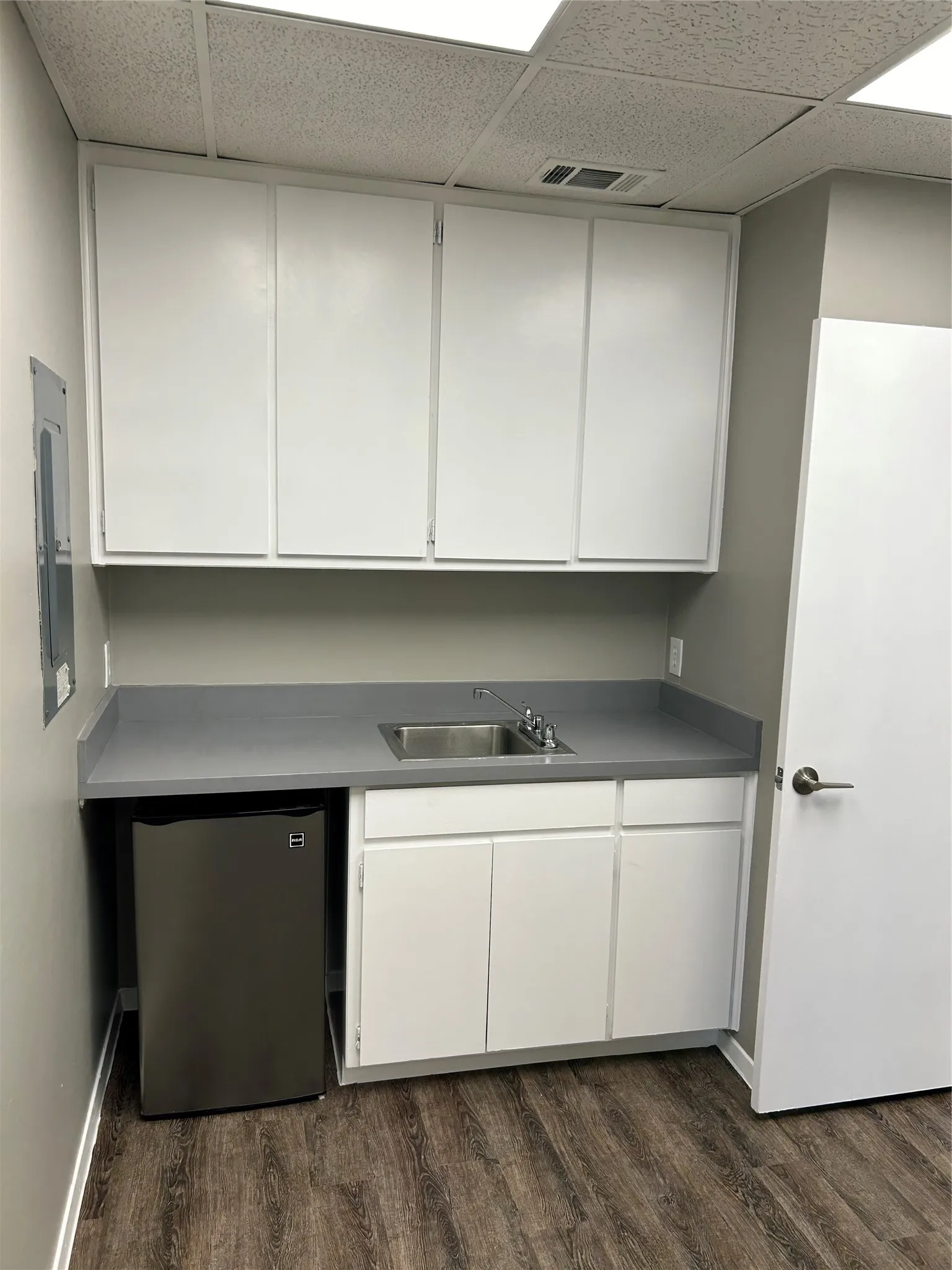Office For Rent in Tarrant County , 731 N Fielder Road, Arlington, Texas 76012, 0, 0, Garage spaces, 0 Sqft, built in 1981, mls#21404139, Real Estate Agent in Arlington, Homes For Rent in Tarrant county, Homes For Rent in Arlington, Realtor in Arlington Texas, Real Estate Brokerage Independent Realty Texas, Luminita Cordes Realtor