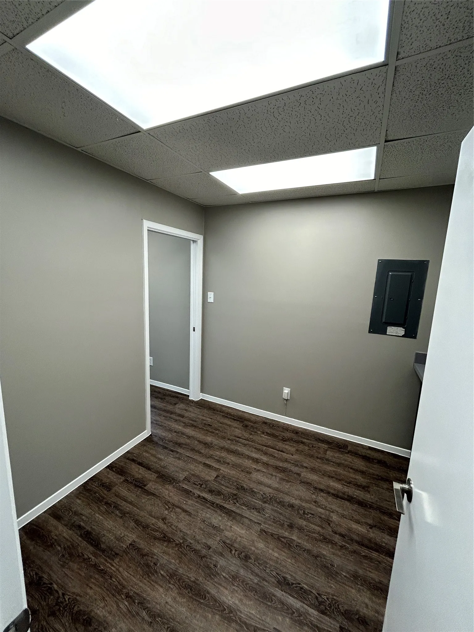 Office For Rent in Tarrant County , 731 N Fielder Road, Arlington, Texas 76012, 0, 0, Garage spaces, 0 Sqft, built in 1981, mls#21404139, Real Estate Agent in Arlington, Homes For Rent in Tarrant county, Homes For Rent in Arlington, Realtor in Arlington Texas, Real Estate Brokerage Independent Realty Texas, Luminita Cordes Realtor