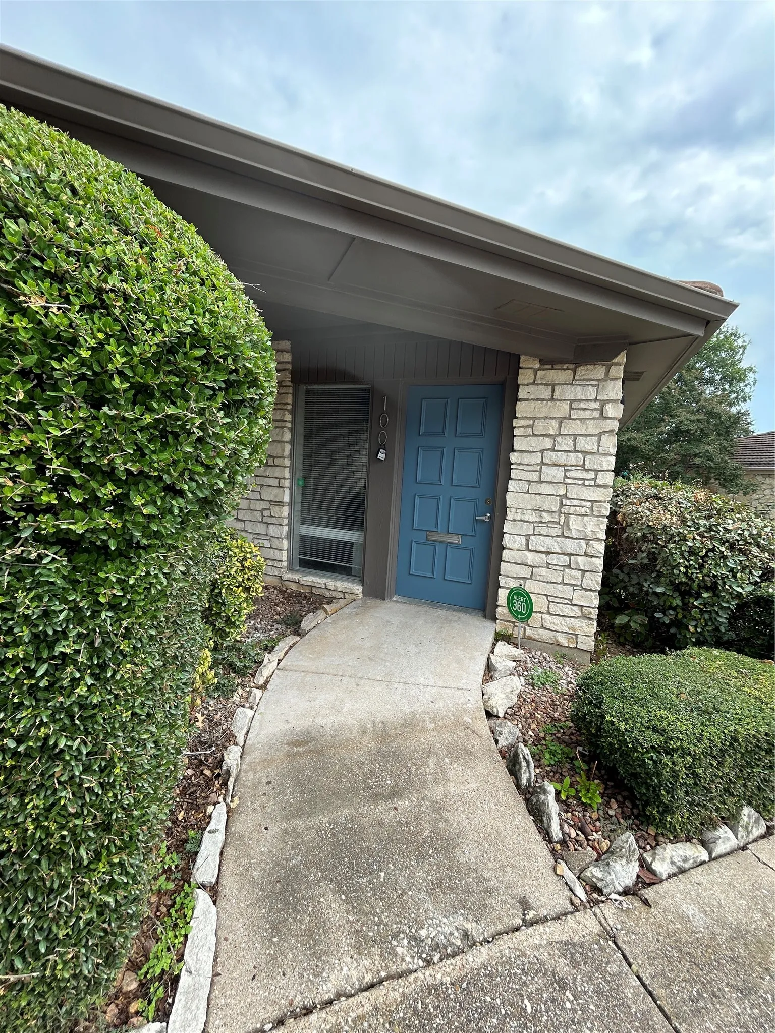 Office For Rent in Tarrant County , 731 N Fielder Road, Arlington, Texas 76012, 0, 0, Garage spaces, 0 Sqft, built in 1981, mls#21404139, Real Estate Agent in Arlington, Homes For Rent in Tarrant county, Homes For Rent in Arlington, Realtor in Arlington Texas, Real Estate Brokerage Independent Realty Texas, Luminita Cordes Realtor