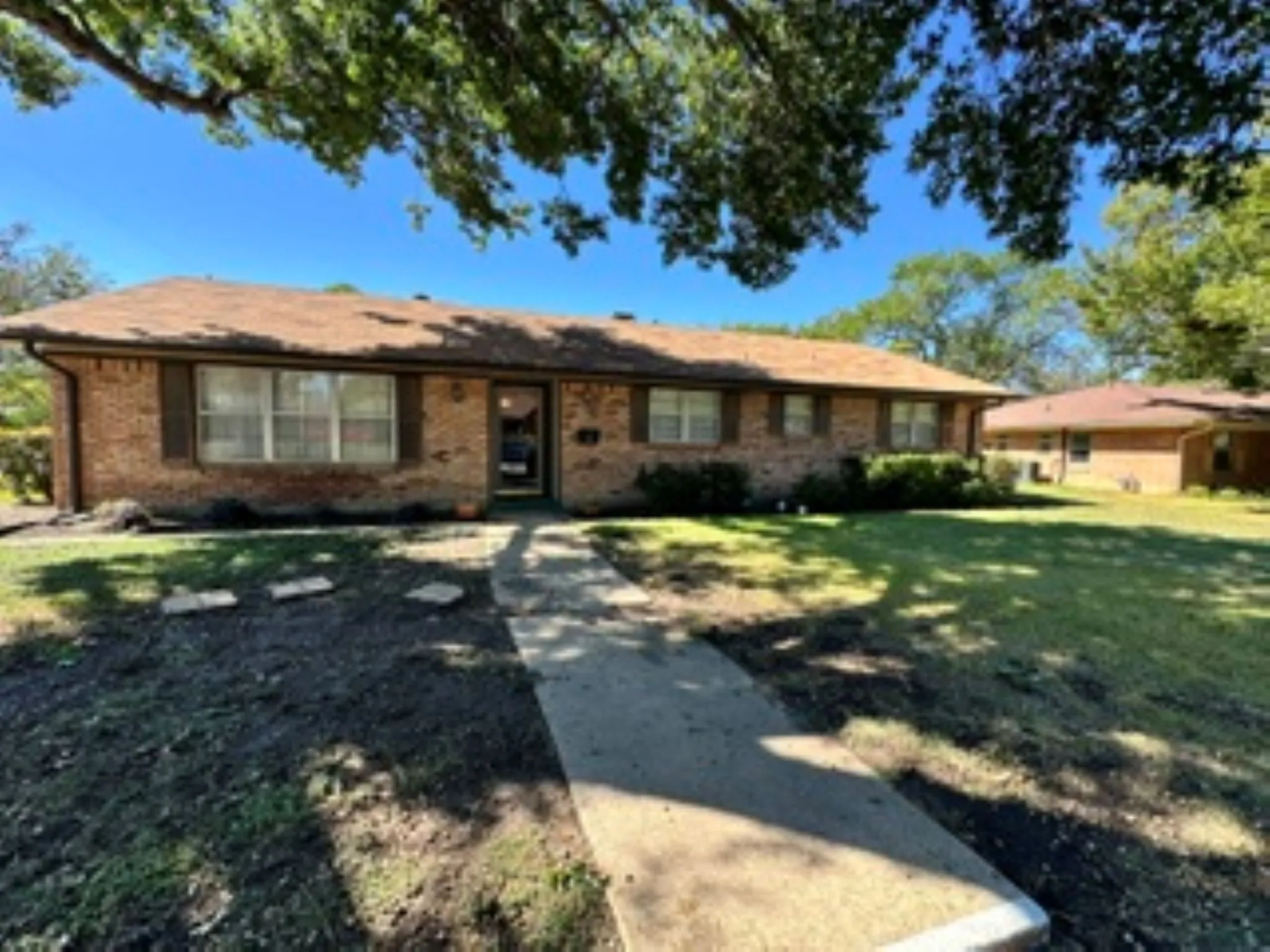 Single Family Residence For Sale in Denton County , 1101 Hillcrest, Denton, Texas 76201, 4 Bedroom, 2 Bathroom, 2 Garage spaces, 2,317 Sqft, built in 1995, mls#21404143, Real Estate Agent in Denton, Homes For Sale in Denton county, Homes For Sale in Denton, Realtor in Denton Texas, Real Estate Brokerage Independent Realty Texas, Luminita Cordes Realtor