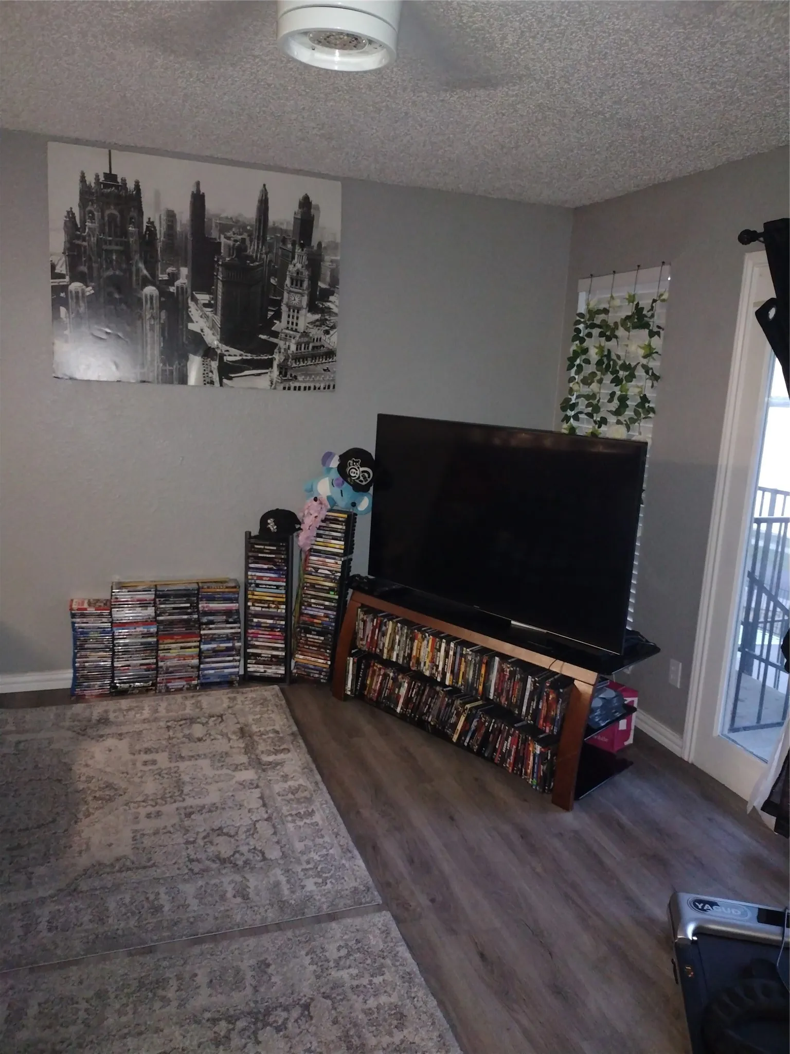 Condominium For Sale in Dallas County , 3550 Zion Road 307, Garland, Texas 75043, 1 Bedroom, 1 Bathroom, Garage spaces, 605 Sqft, built in 1983, mls#21404146, Real Estate Agent in Garland, Homes For Sale in Dallas county, Homes For Sale in Garland, Realtor in Garland Texas, Real Estate Brokerage Independent Realty Texas, Luminita Cordes Realtor