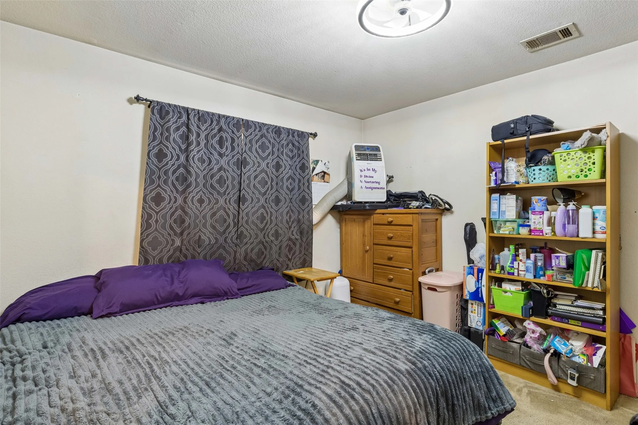 Recessed ceiling light fixture